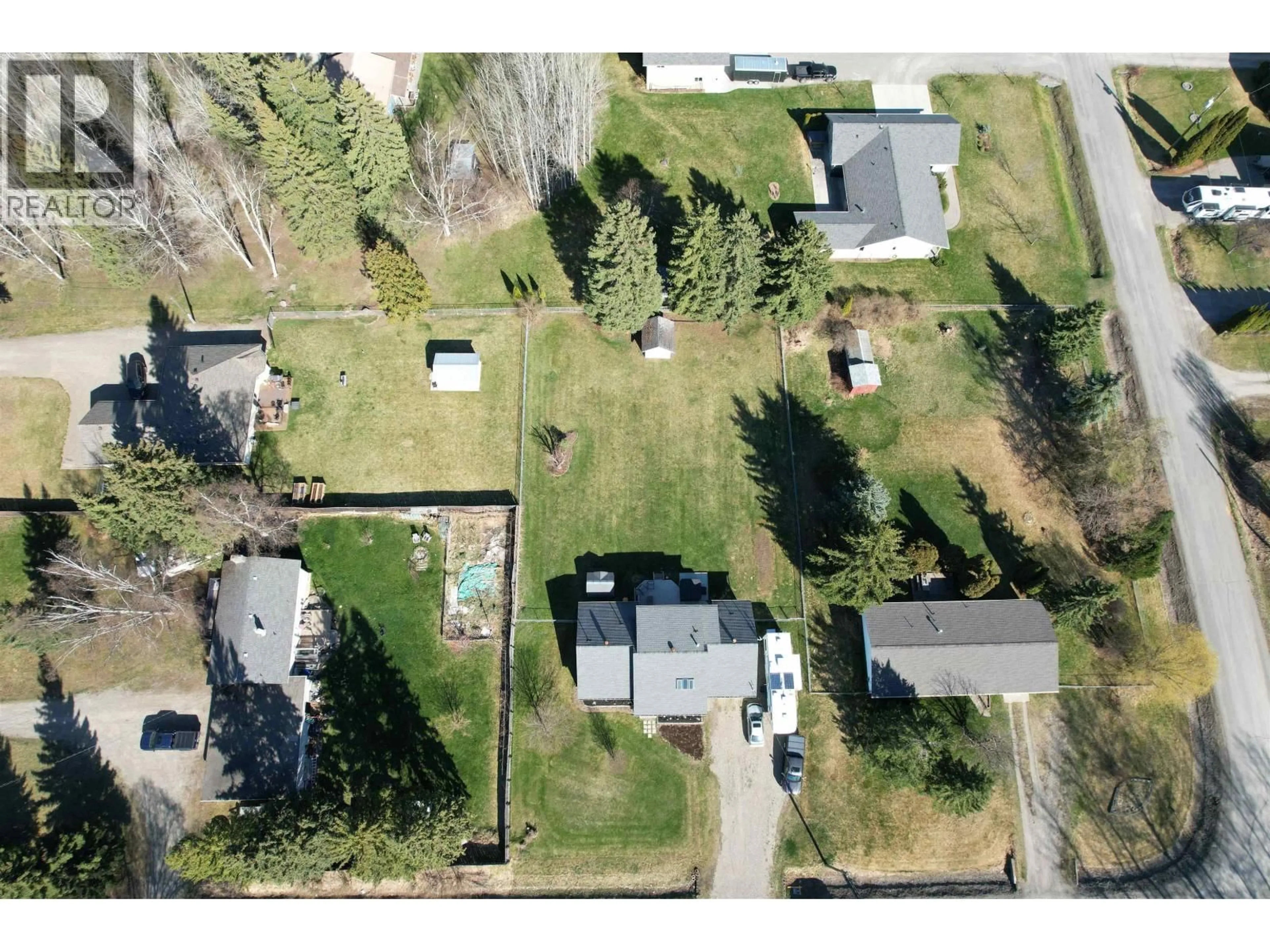 A pic from outside/outdoor area/front of a property/back of a property/a pic from drone, street for 950 LAUREL ROAD, Quesnel British Columbia V2J5V4