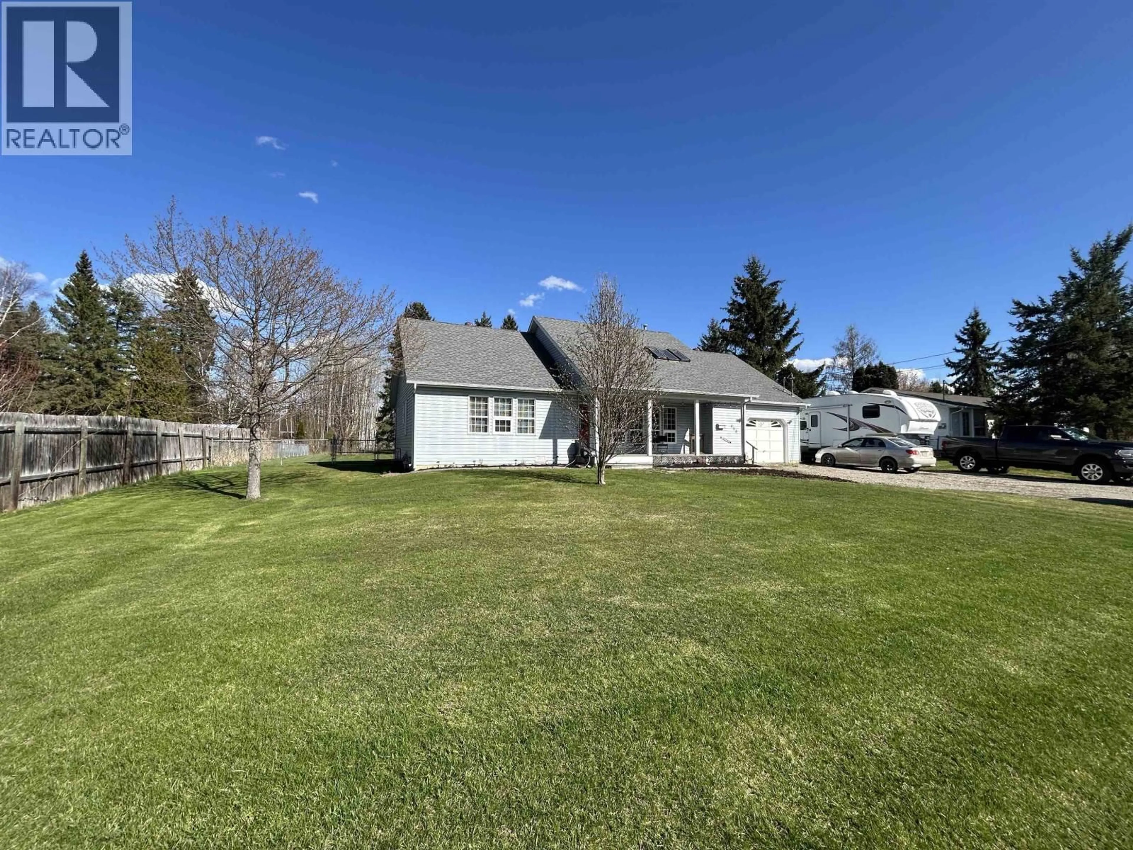A pic from outside/outdoor area/front of a property/back of a property/a pic from drone, unknown for 950 LAUREL ROAD, Quesnel British Columbia V2J5V4