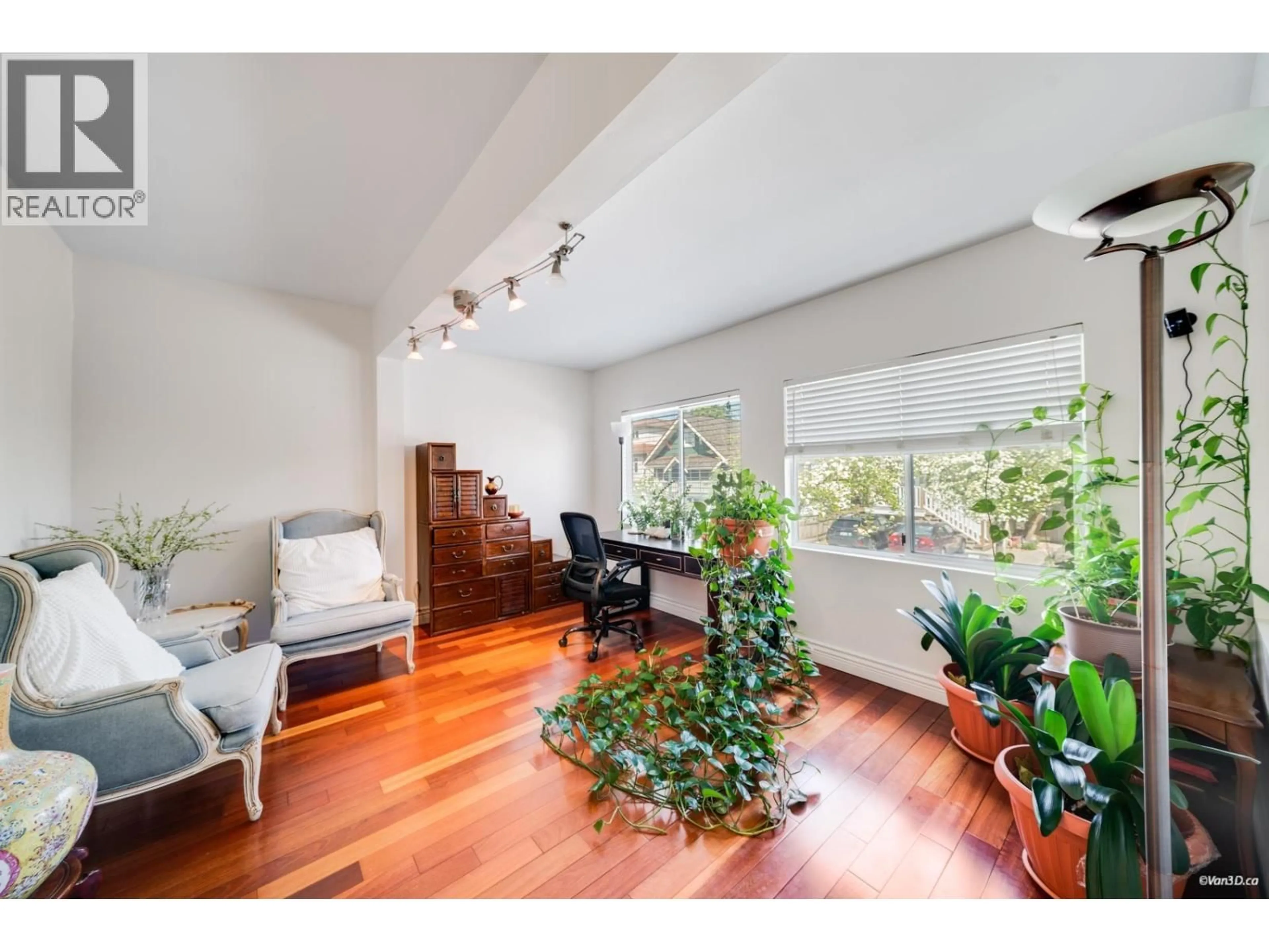 Unknown for 166 24TH AVENUE, Vancouver British Columbia V5V1Z4