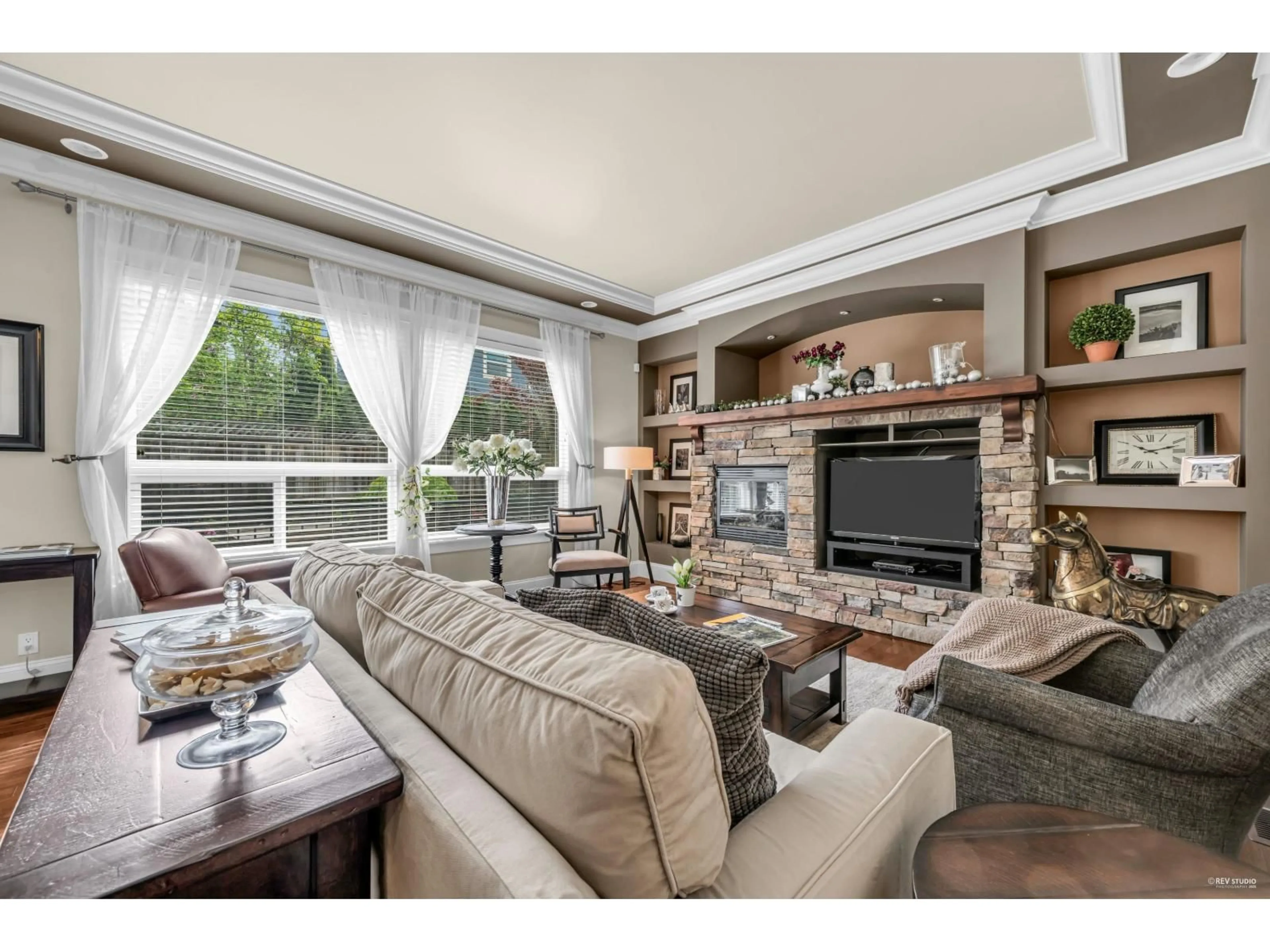 Living room with furniture, unknown for 2560 162 STREET, Surrey British Columbia V3Z6Z3