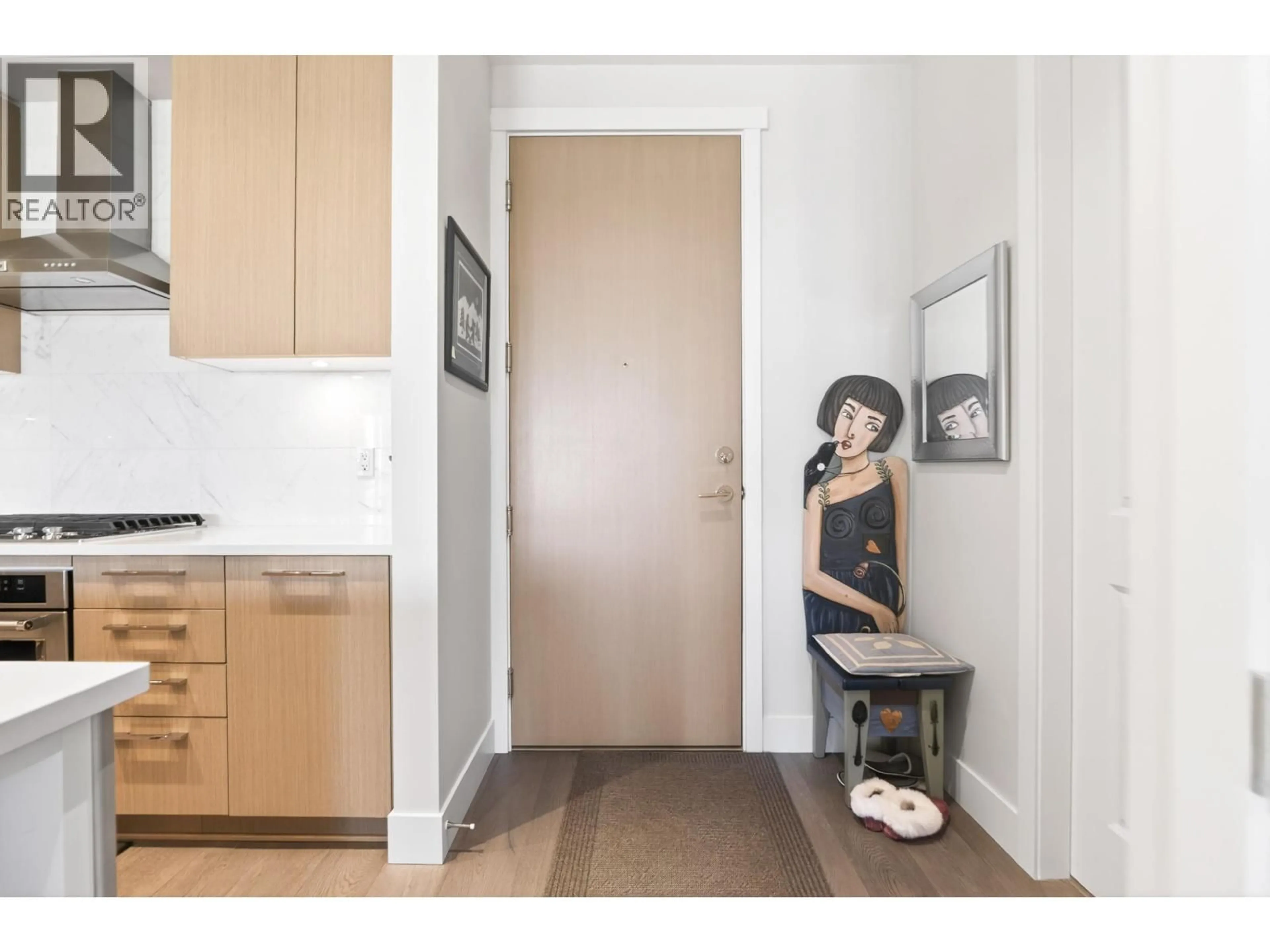 Indoor entryway for 206 - 5535 ADMIRAL WAY, Delta British Columbia V4K0E3