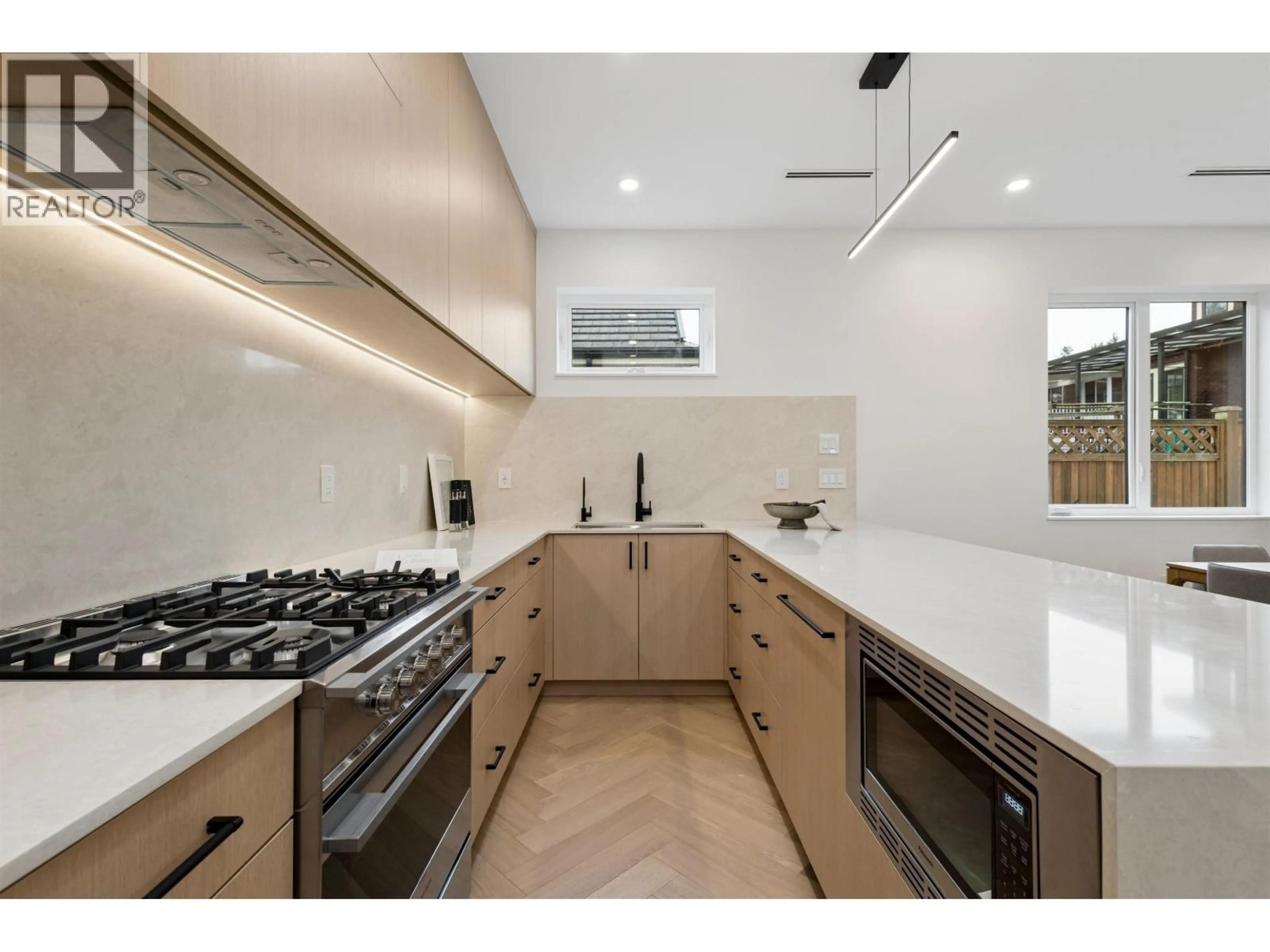 Contemporary kitchen, ceramic/tile floor for 2 - 3639 46TH AVENUE, Vancouver British Columbia V5S1B7