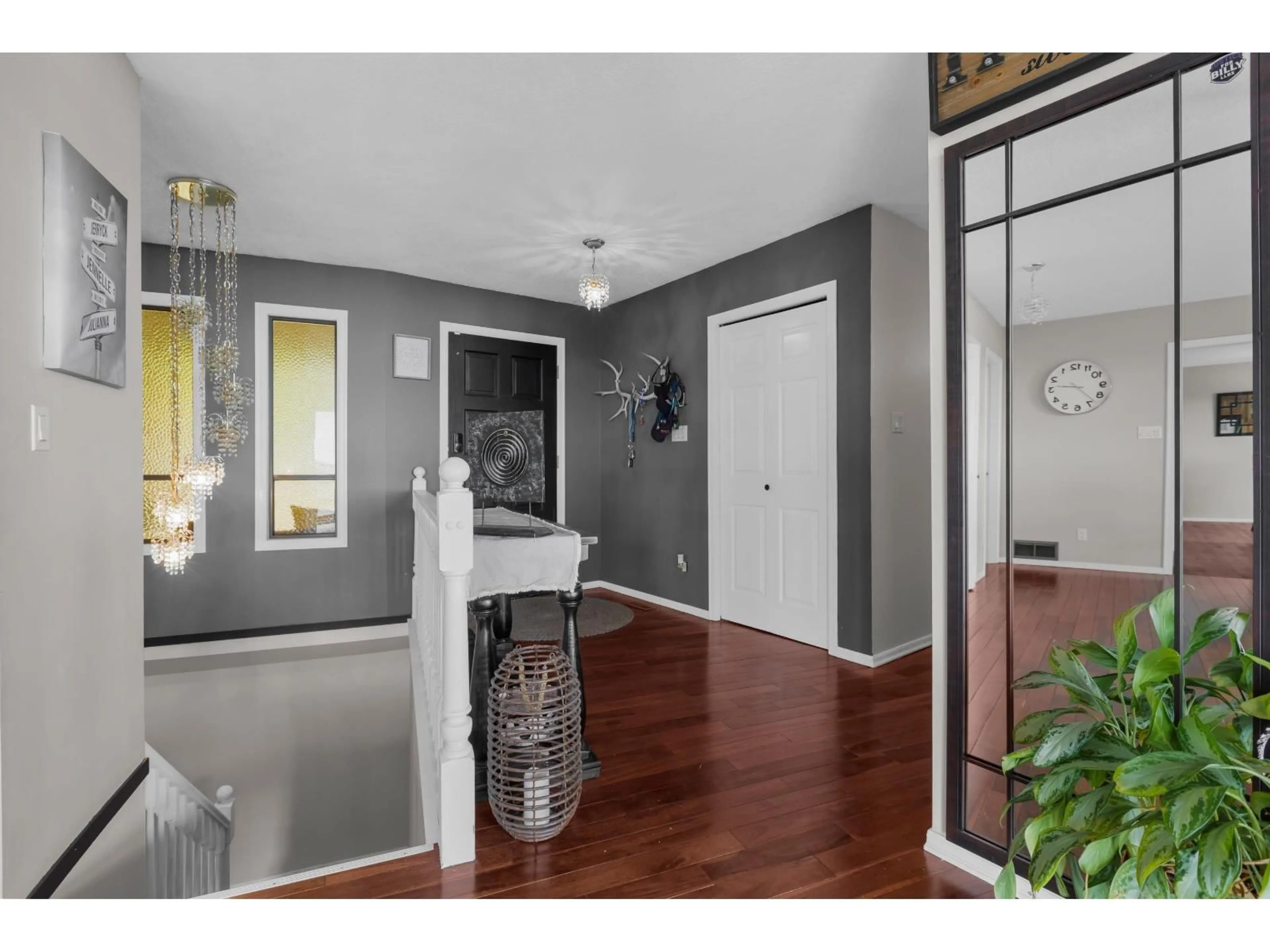 Indoor entryway for 2581 ZURICH DRIVE, Abbotsford British Columbia V3G1C4