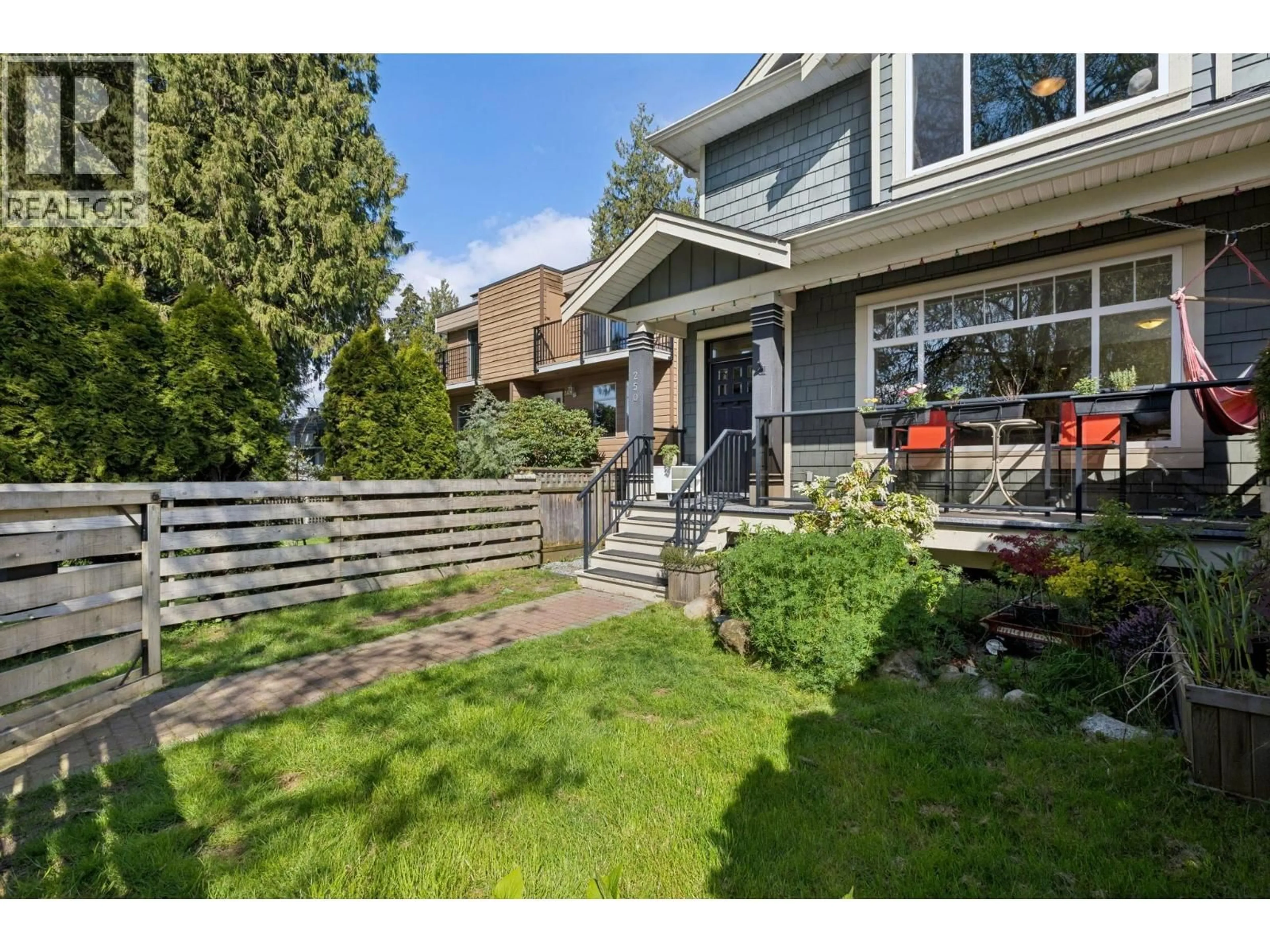 Patio, street for 250 17TH STREET, North Vancouver British Columbia V7L2V7