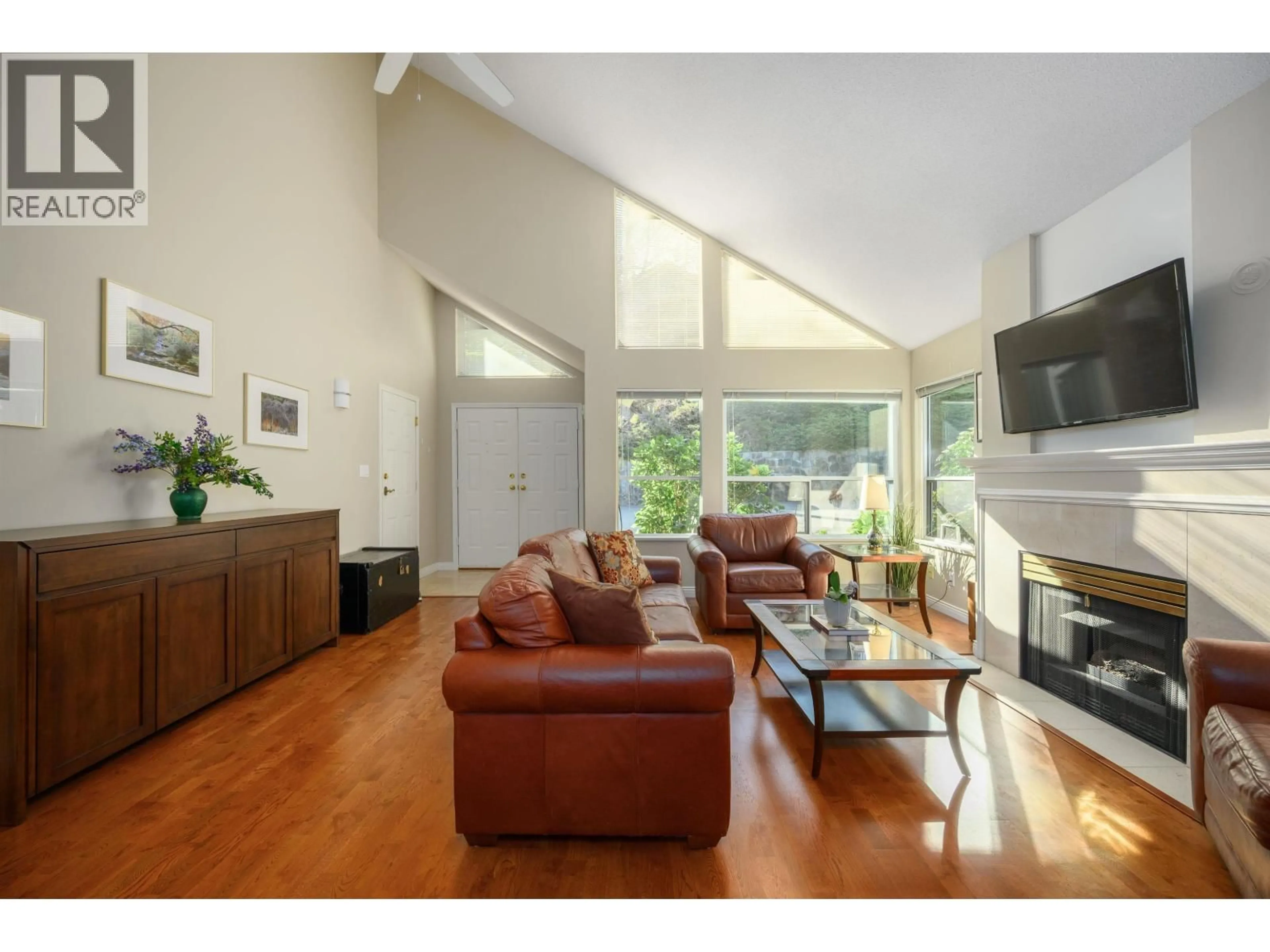 Living room with furniture, wood/laminate floor for 29 - 4055 INDIAN RIVER DRIVE, North Vancouver British Columbia V7G2R7