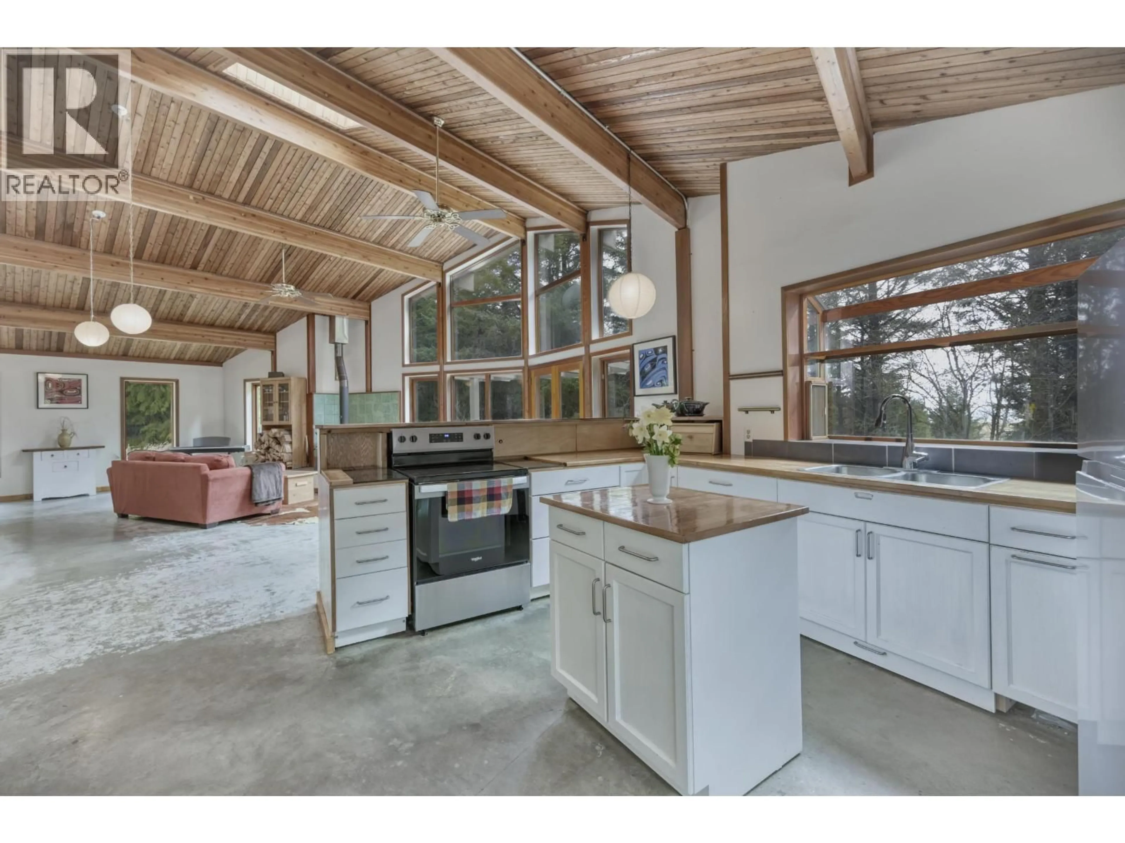 Open concept kitchen, unknown for 1995 BEITUSH ROAD, Daajing Giids City British Columbia V0T1Y0
