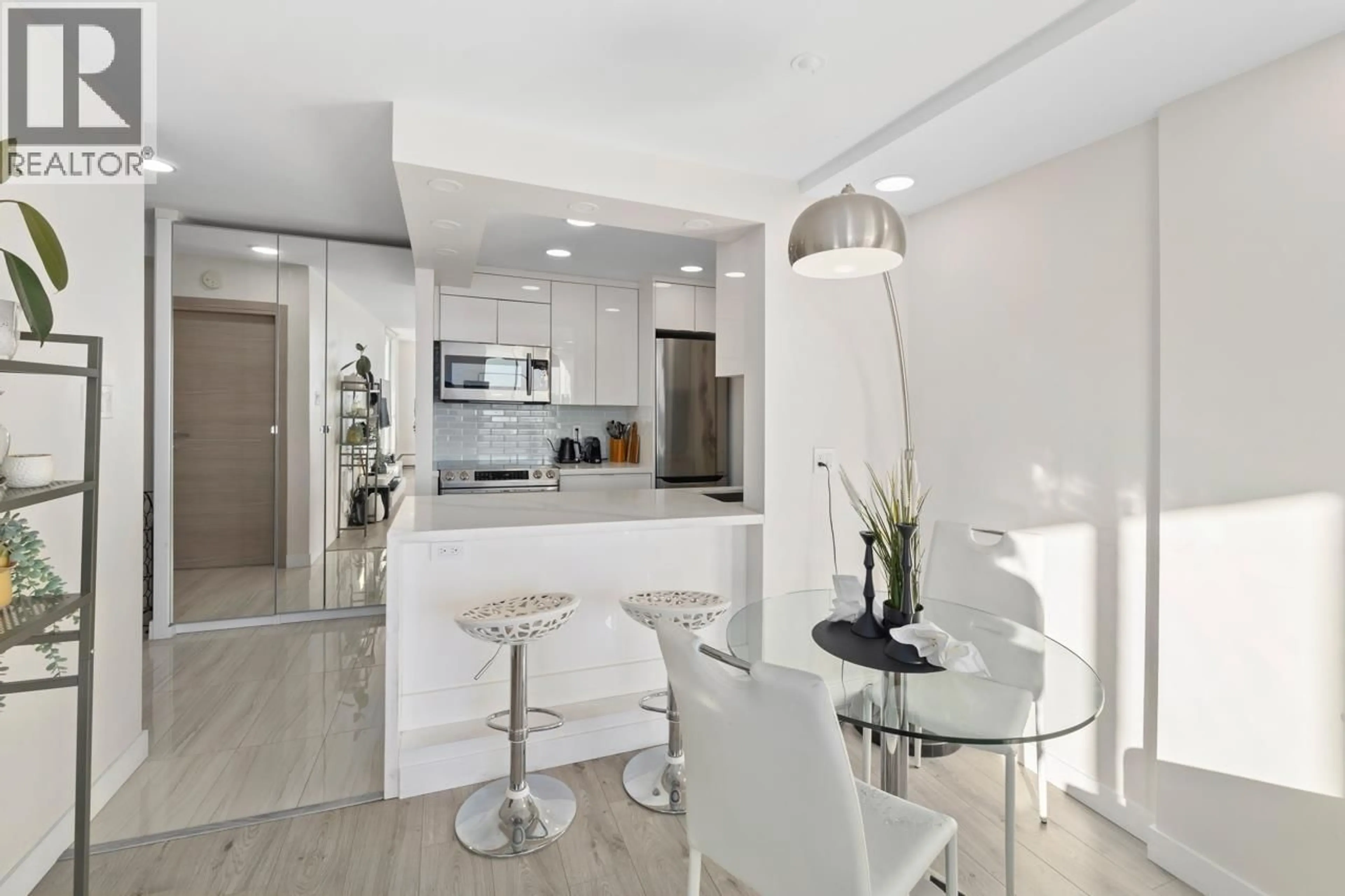 Open concept kitchen, unknown for 1601 - 2004 FULLERTON AVENUE, North Vancouver British Columbia V7P3G8