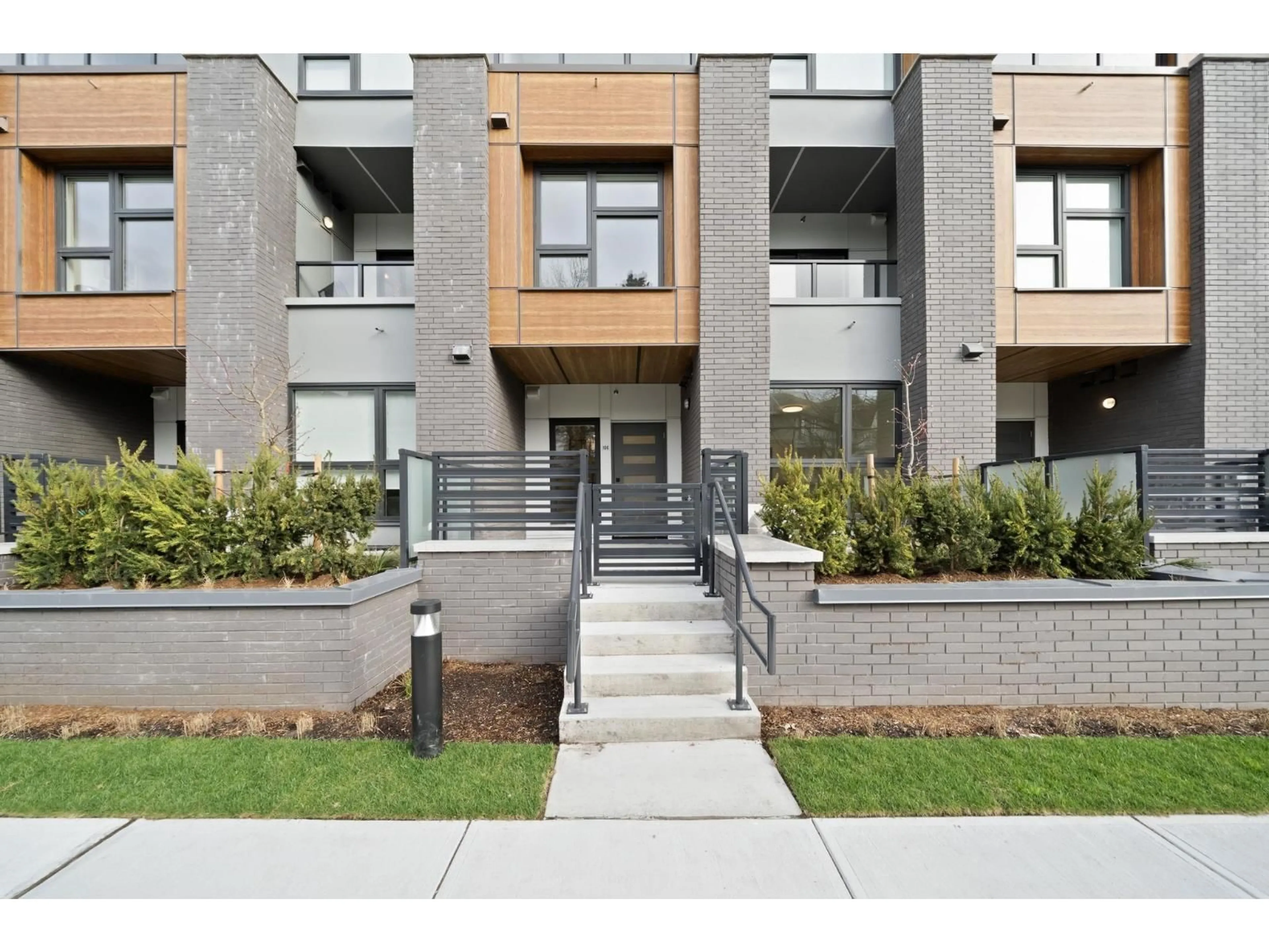 Unknown for 106 - 15353 17 AVENUE, Surrey British Columbia V4A1T8