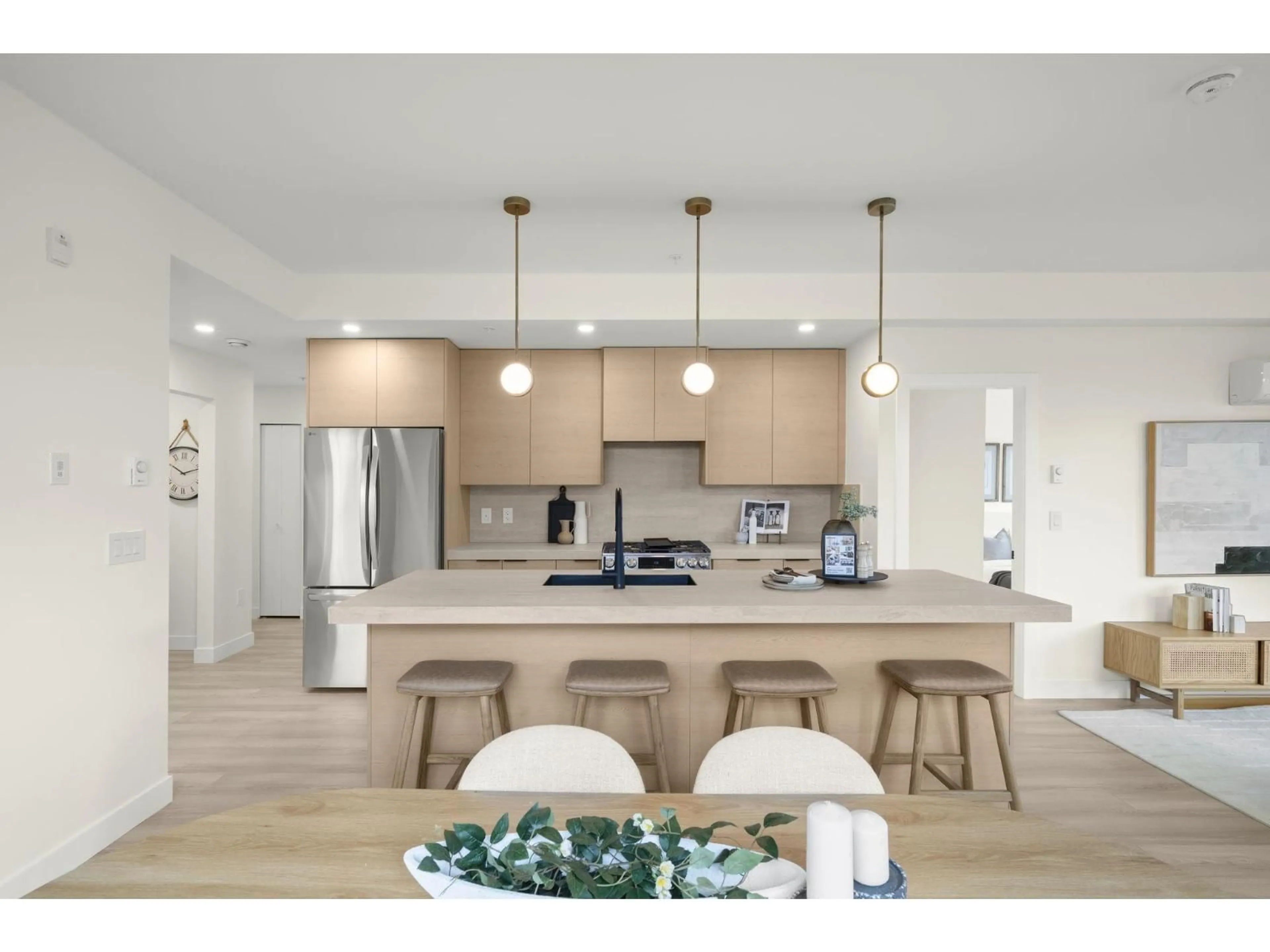 Open concept kitchen, unknown for 304 - 15353 17 AVENUE, Surrey British Columbia V4A1T8