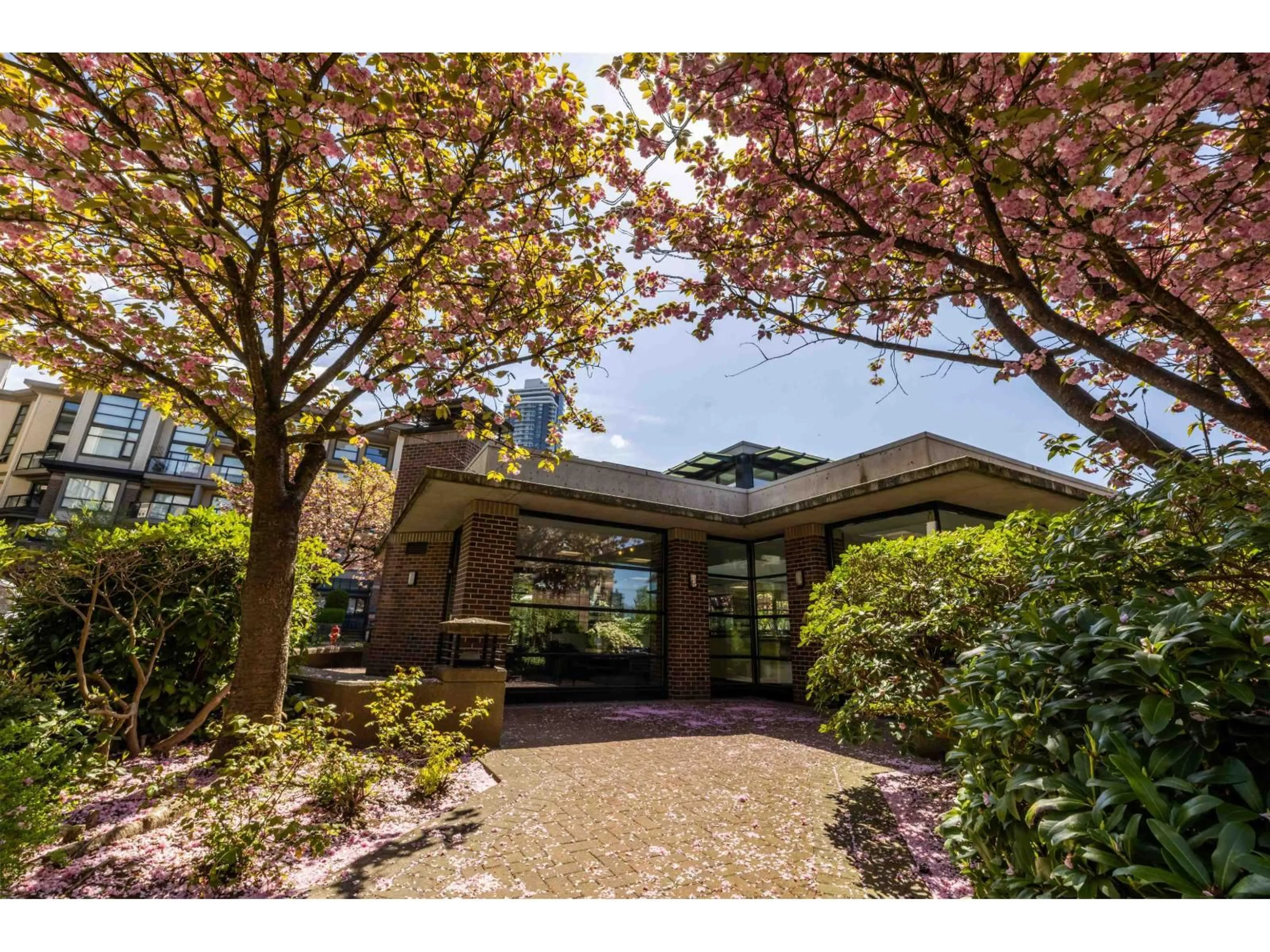 Indoor foyer for 108 - 10866 CITY PARKWAY, Surrey British Columbia V3T5W9