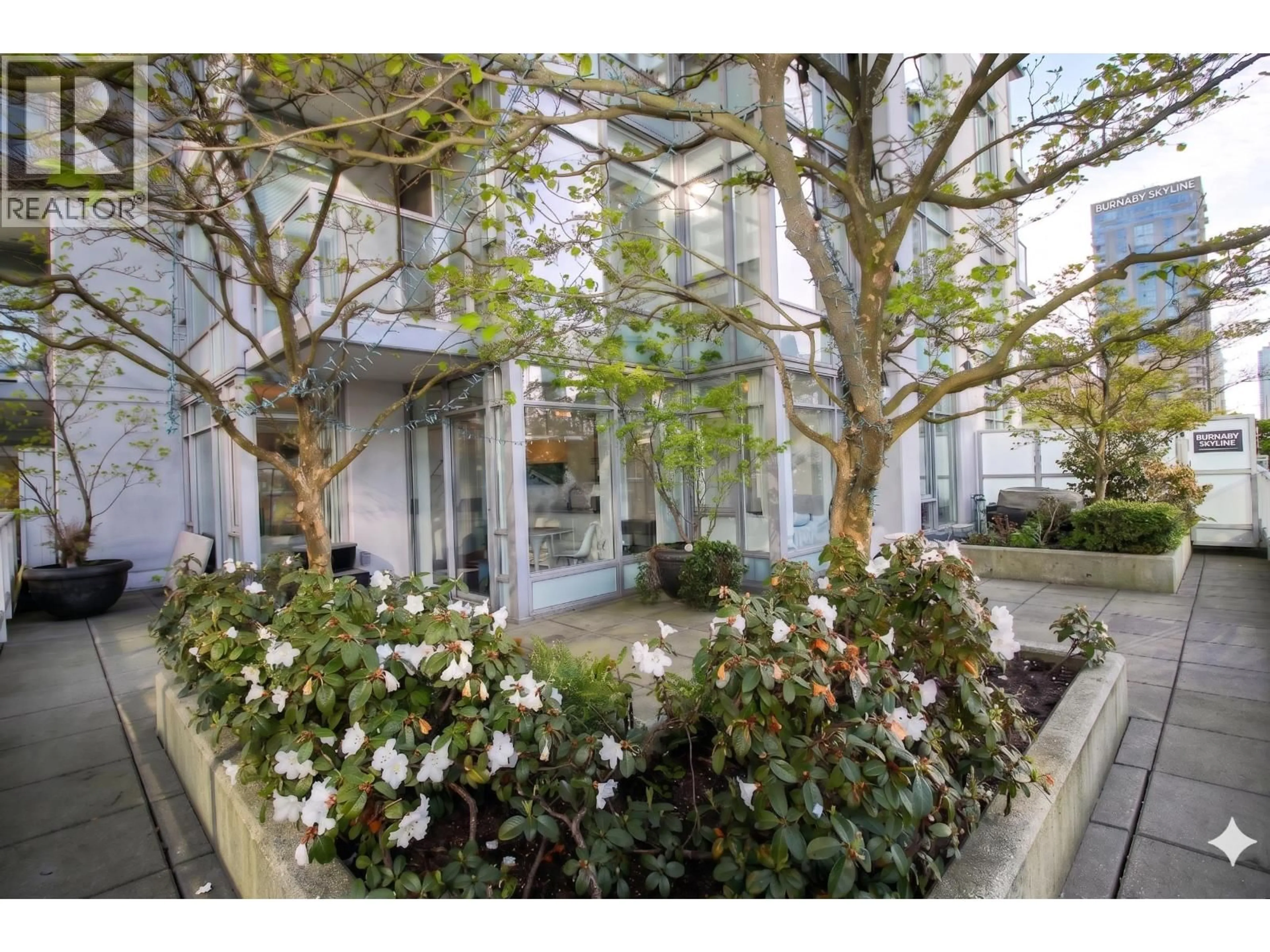 Indoor foyer for 402 - 480 ROBSON STREET, Vancouver British Columbia V6B1S1