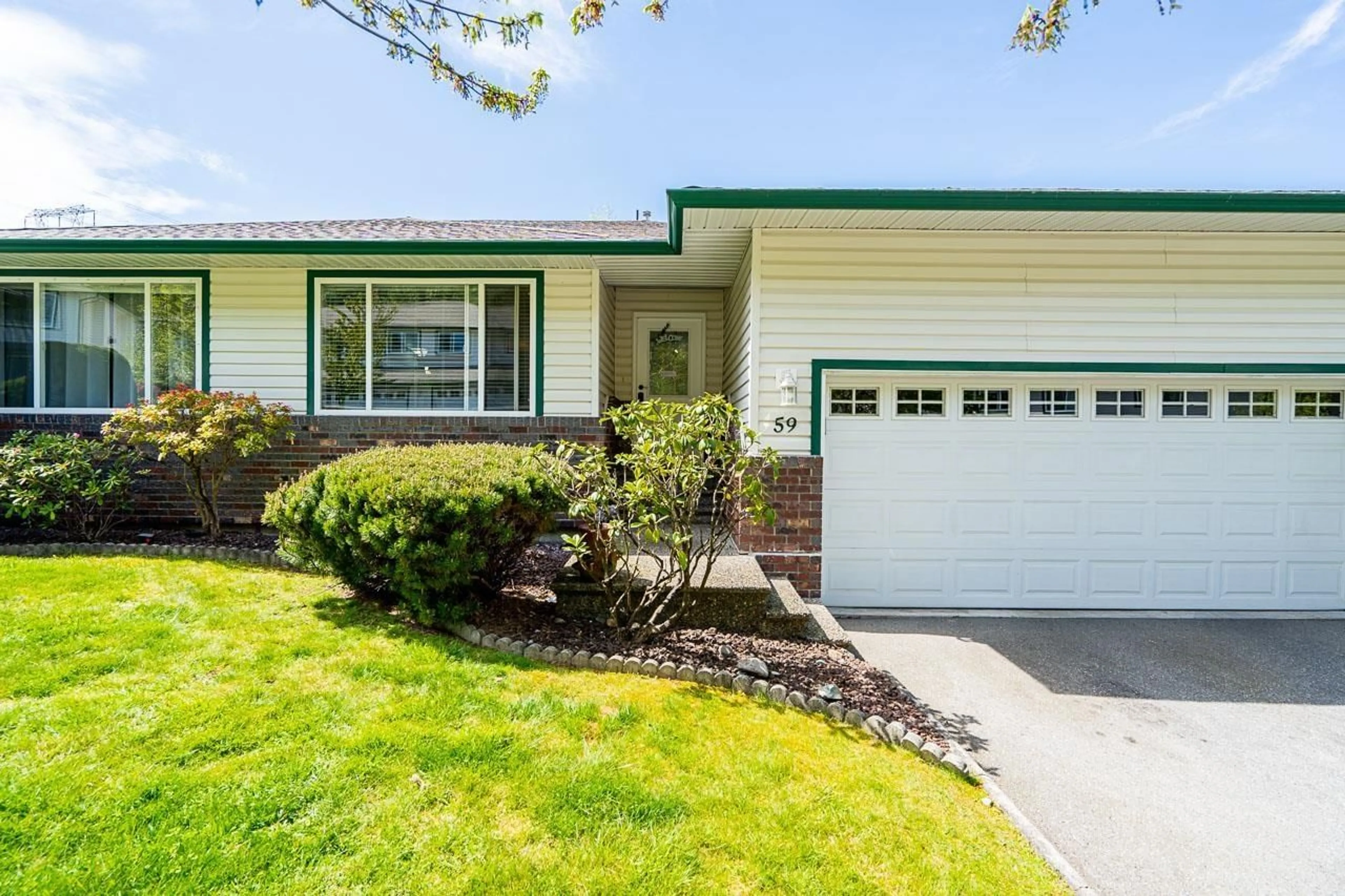 Home with vinyl exterior material, street for 59 - 34250 HAZELWOOD AVENUE, Abbotsford British Columbia V2S7L4