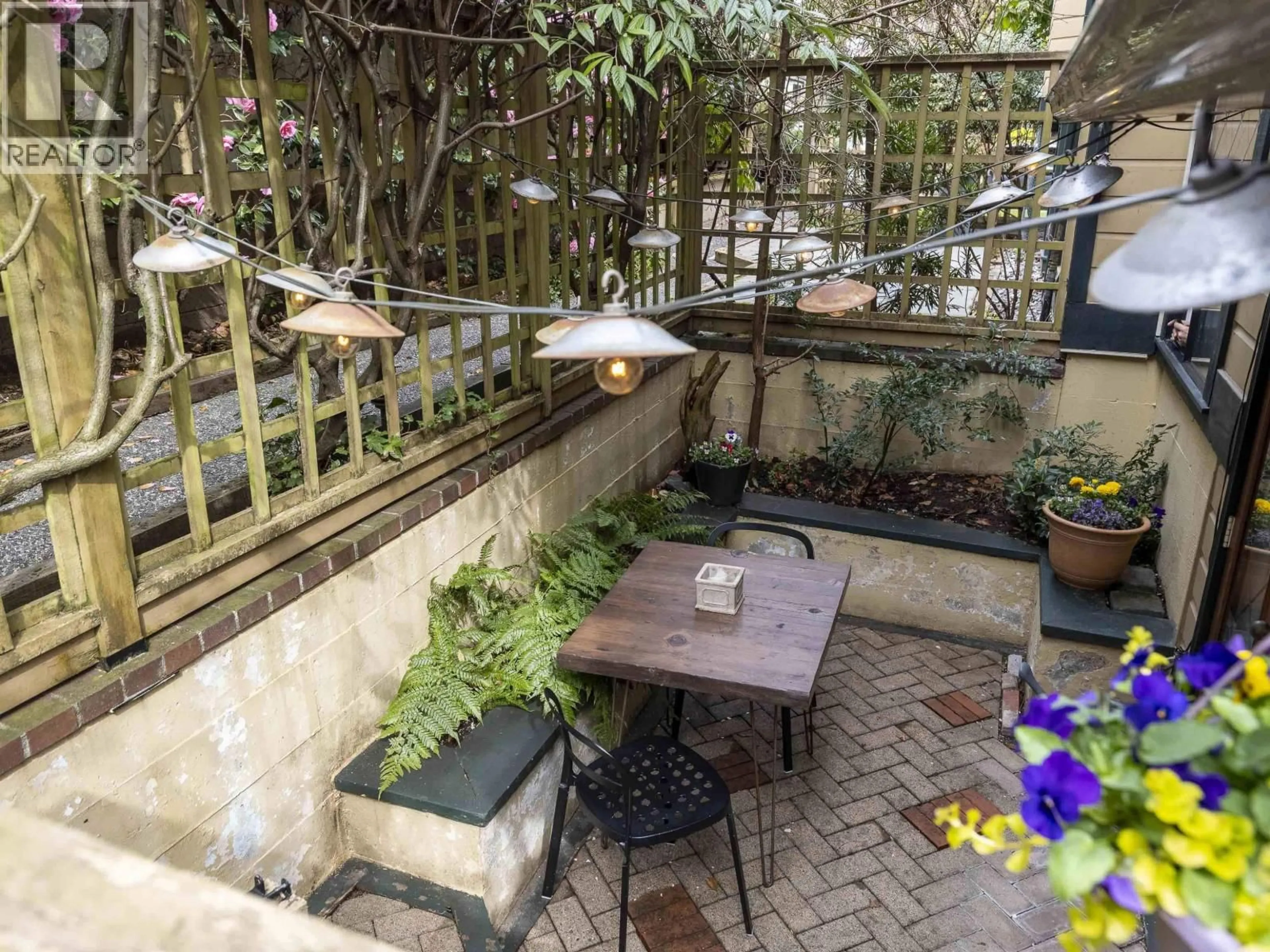 Patio, street for 232 14TH AVENUE, Vancouver British Columbia V5Y1X1