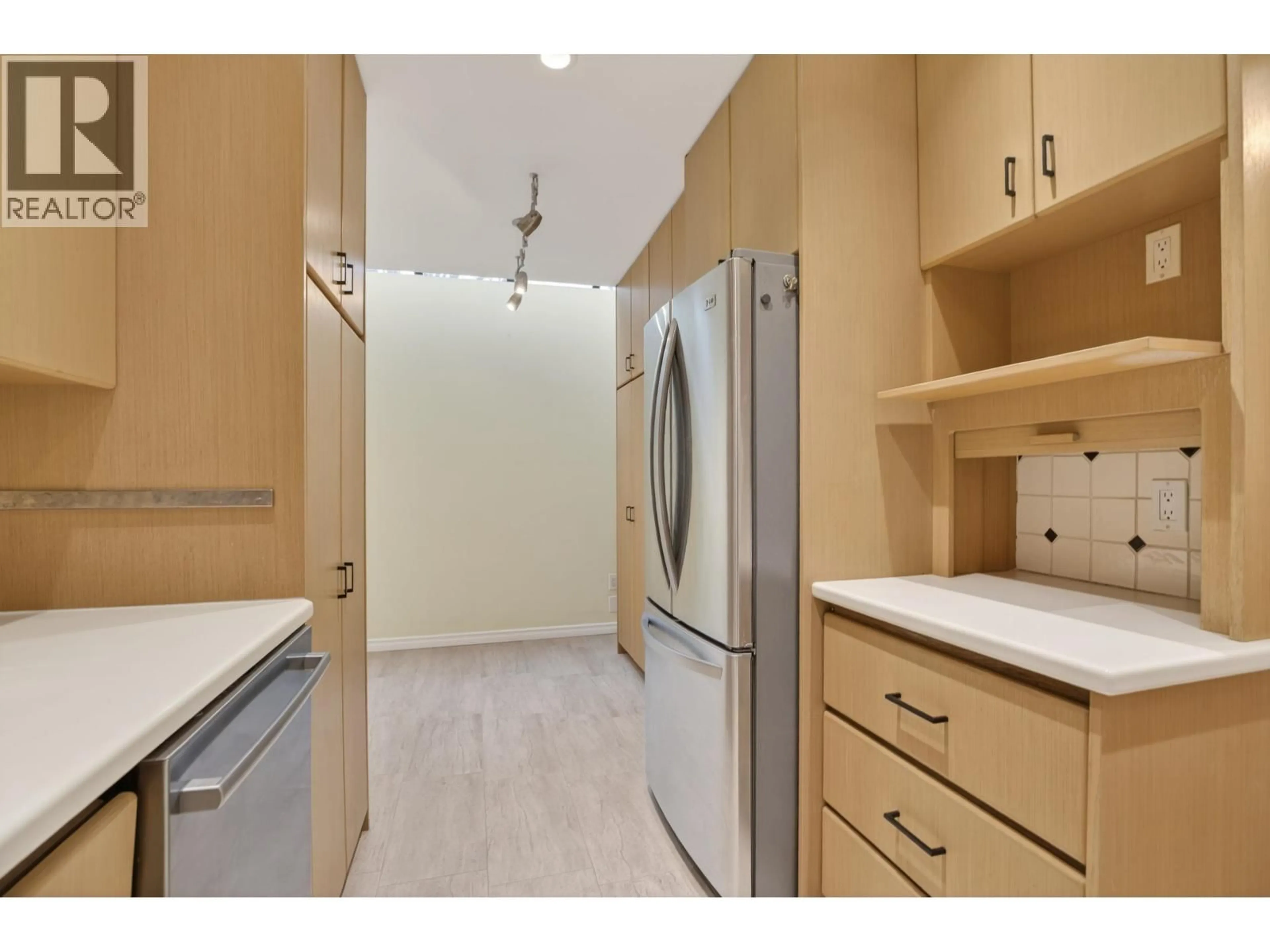 Standard kitchen, wood/laminate floor for 4 - 3301 16TH AVENUE, Vancouver British Columbia V6R3B7