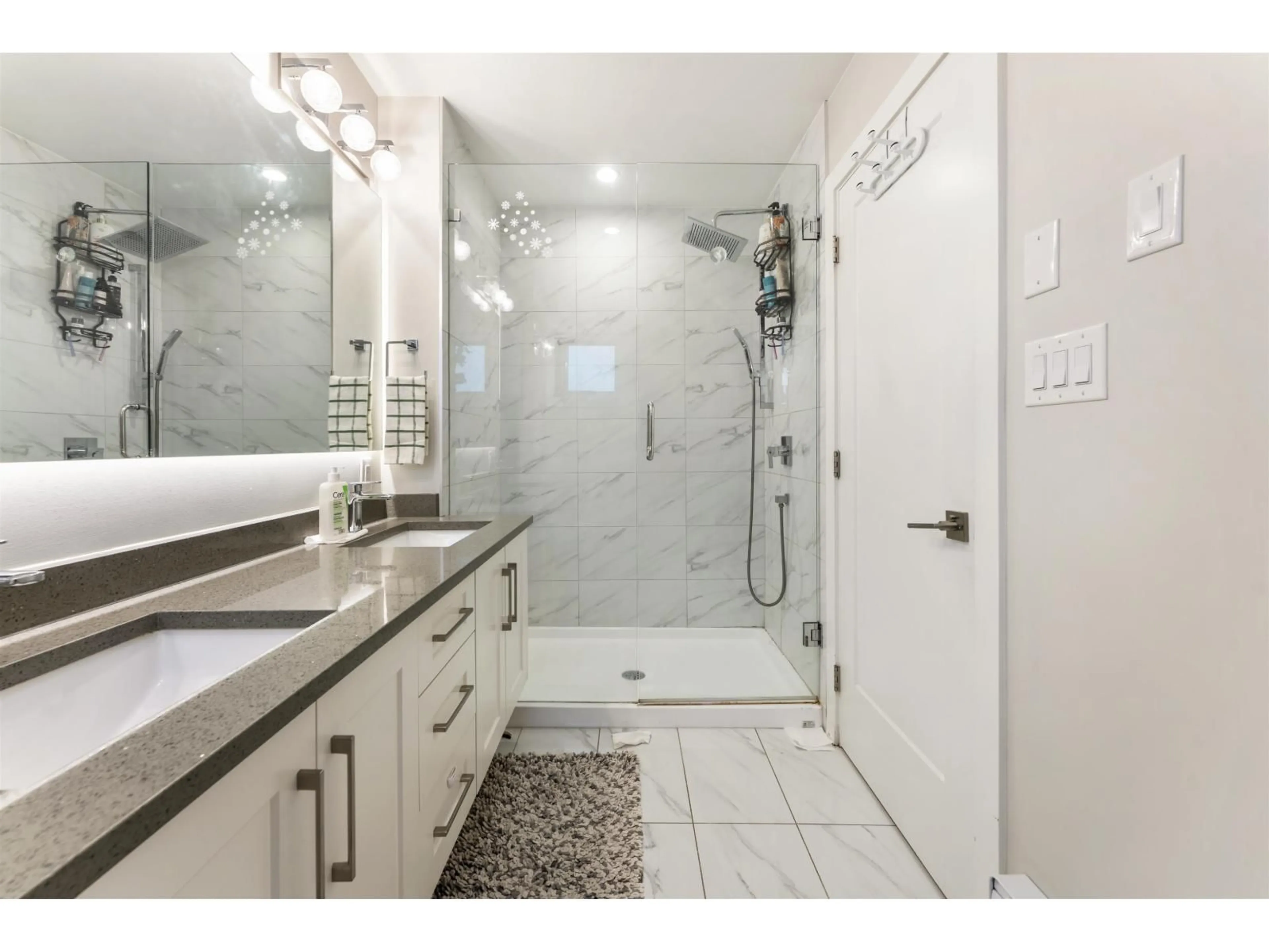 Contemporary bathroom, ceramic/tile floor for 8 - 7167 116 STREET, Delta British Columbia V4E0A6