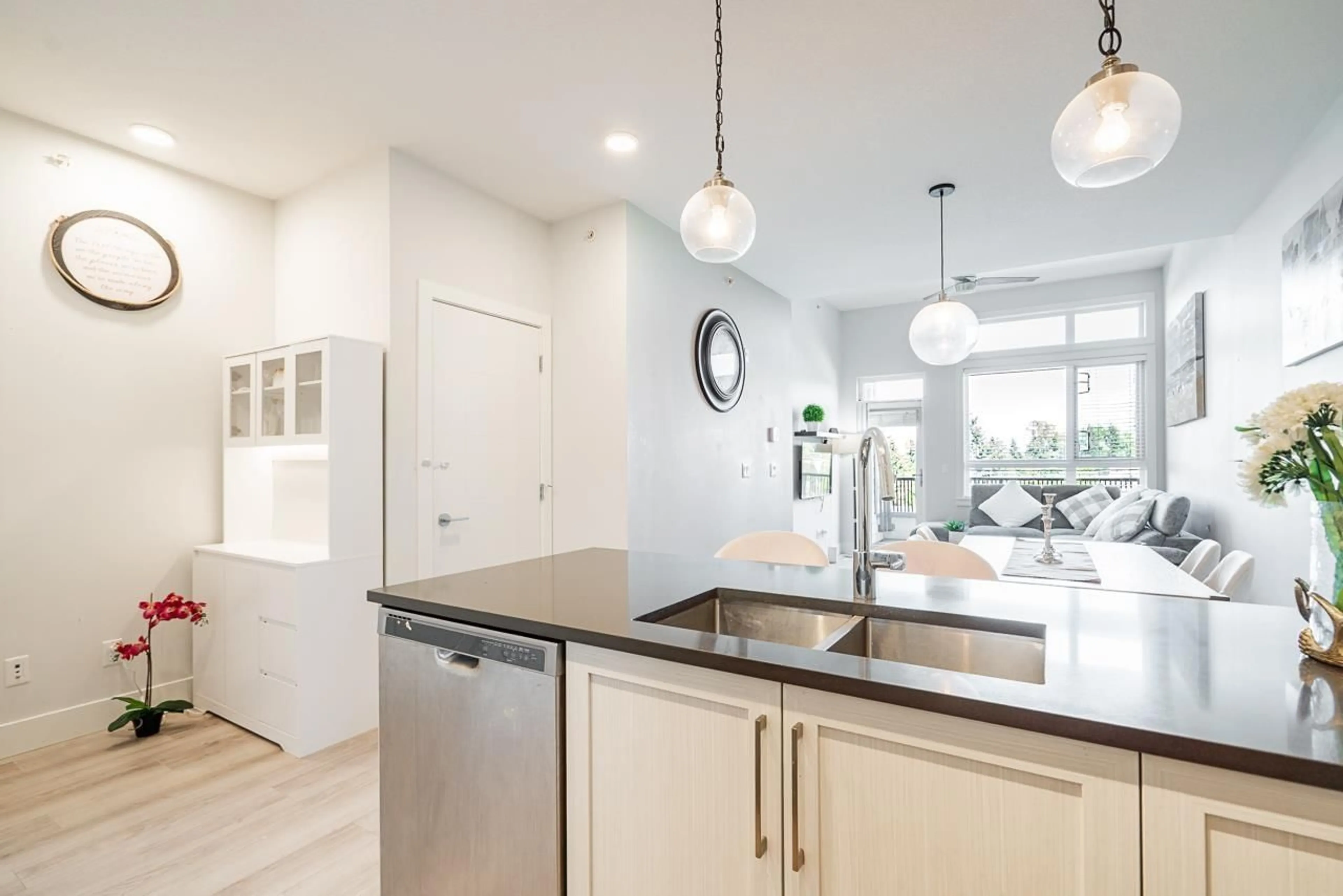 Contemporary kitchen, unknown for 417 - 2960 151 STREET, Surrey British Columbia V4P0G3