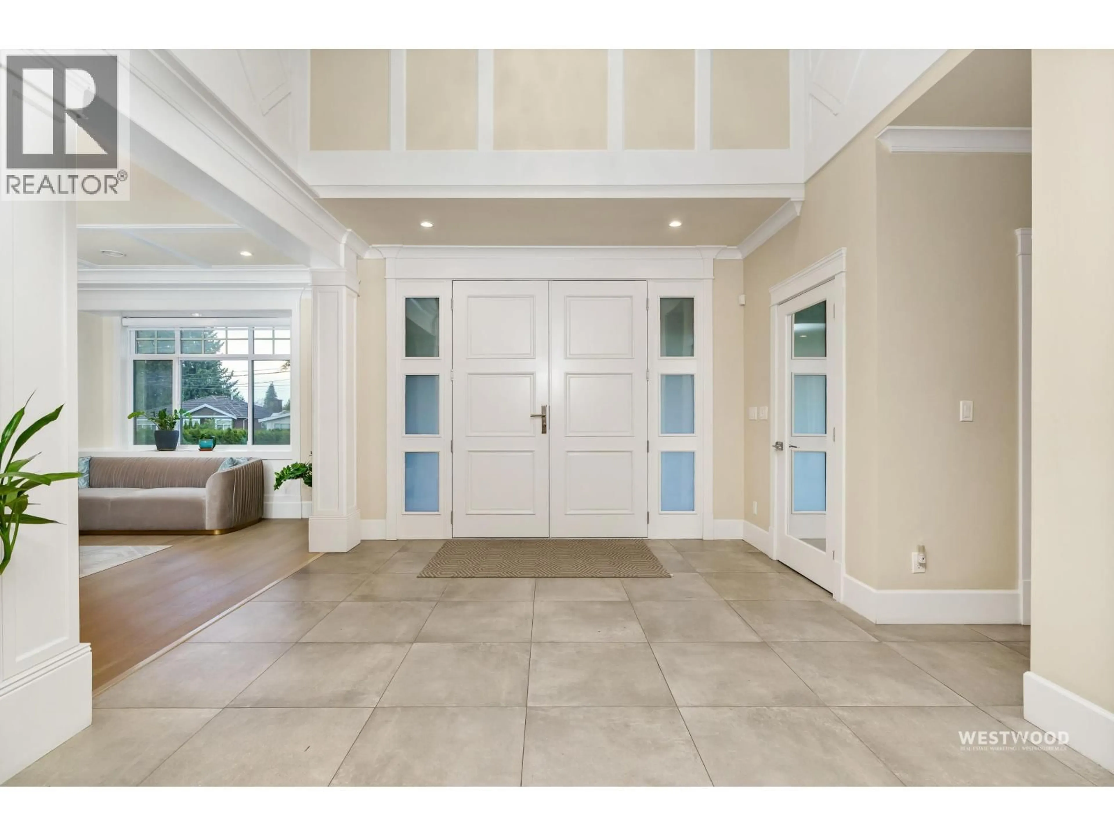 Indoor entryway for 1870 SPERLING AVENUE, Burnaby British Columbia V5B4K5