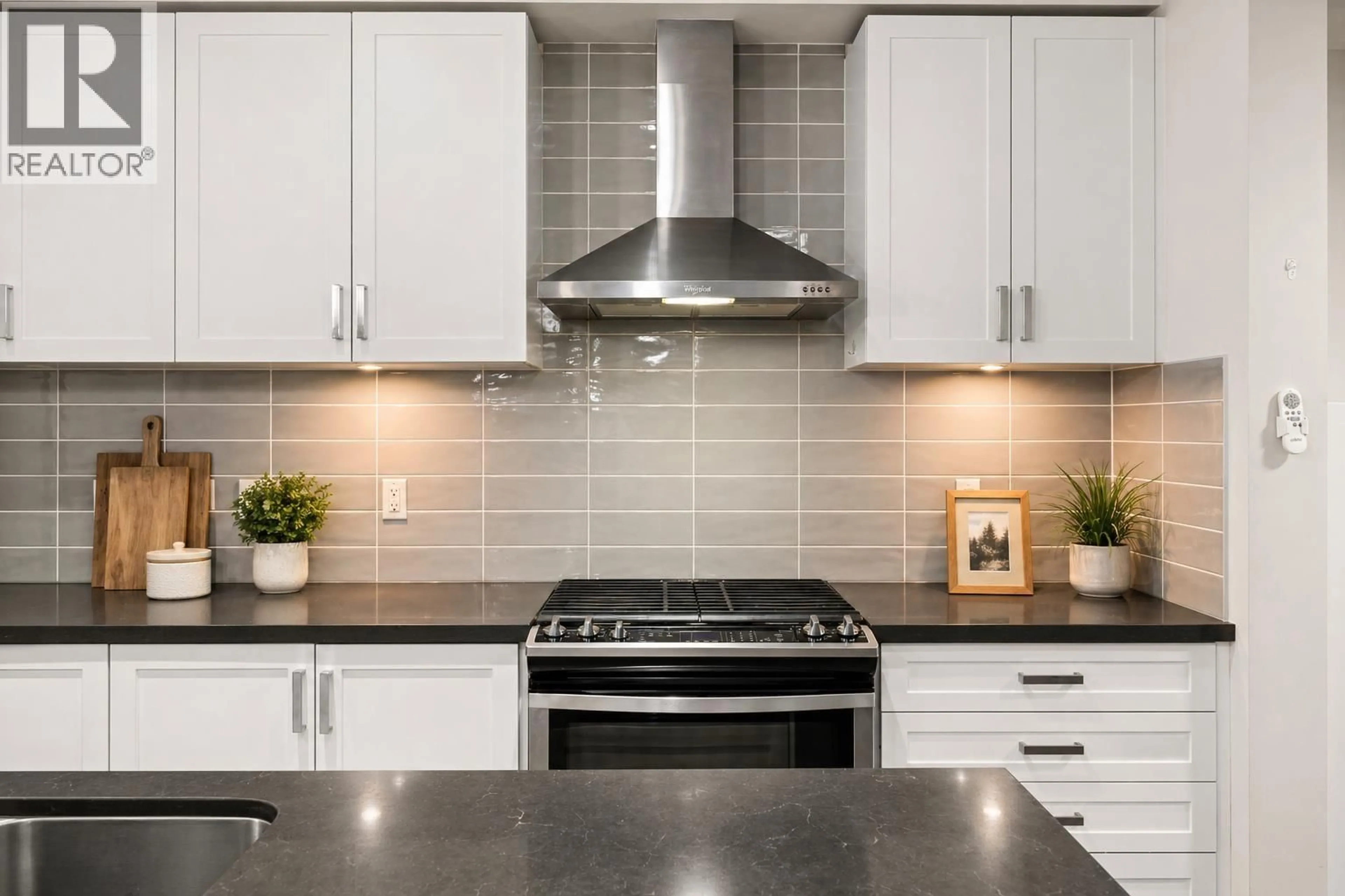 Contemporary kitchen, ceramic/tile floor for 149 - 11305 240 STREET, Maple Ridge British Columbia V2W0J1