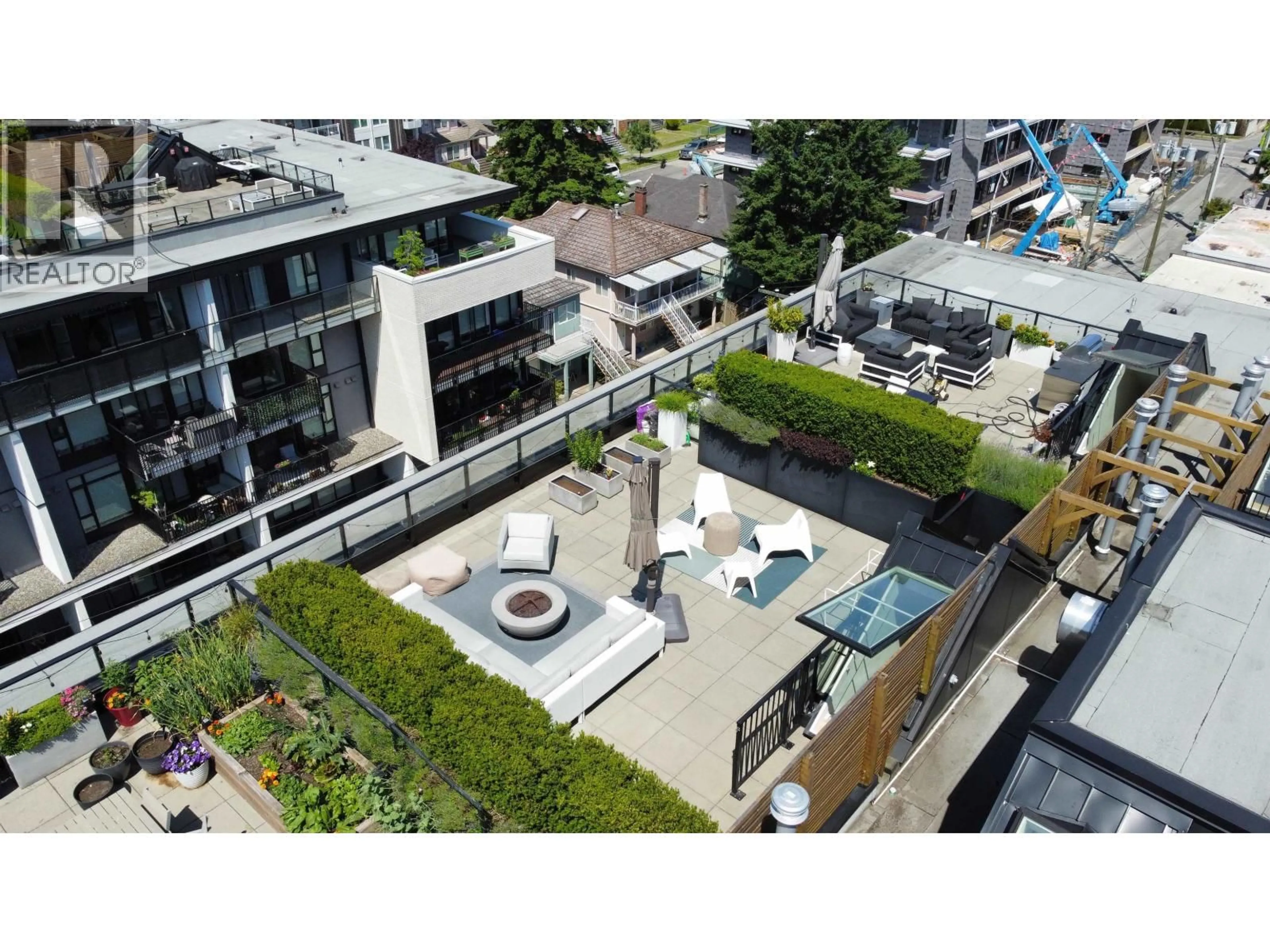 A pic from outside/outdoor area/front of a property/back of a property/a pic from drone, city buildings view from balcony for 605 - 5085 MAIN STREET, Vancouver British Columbia V5W2R2