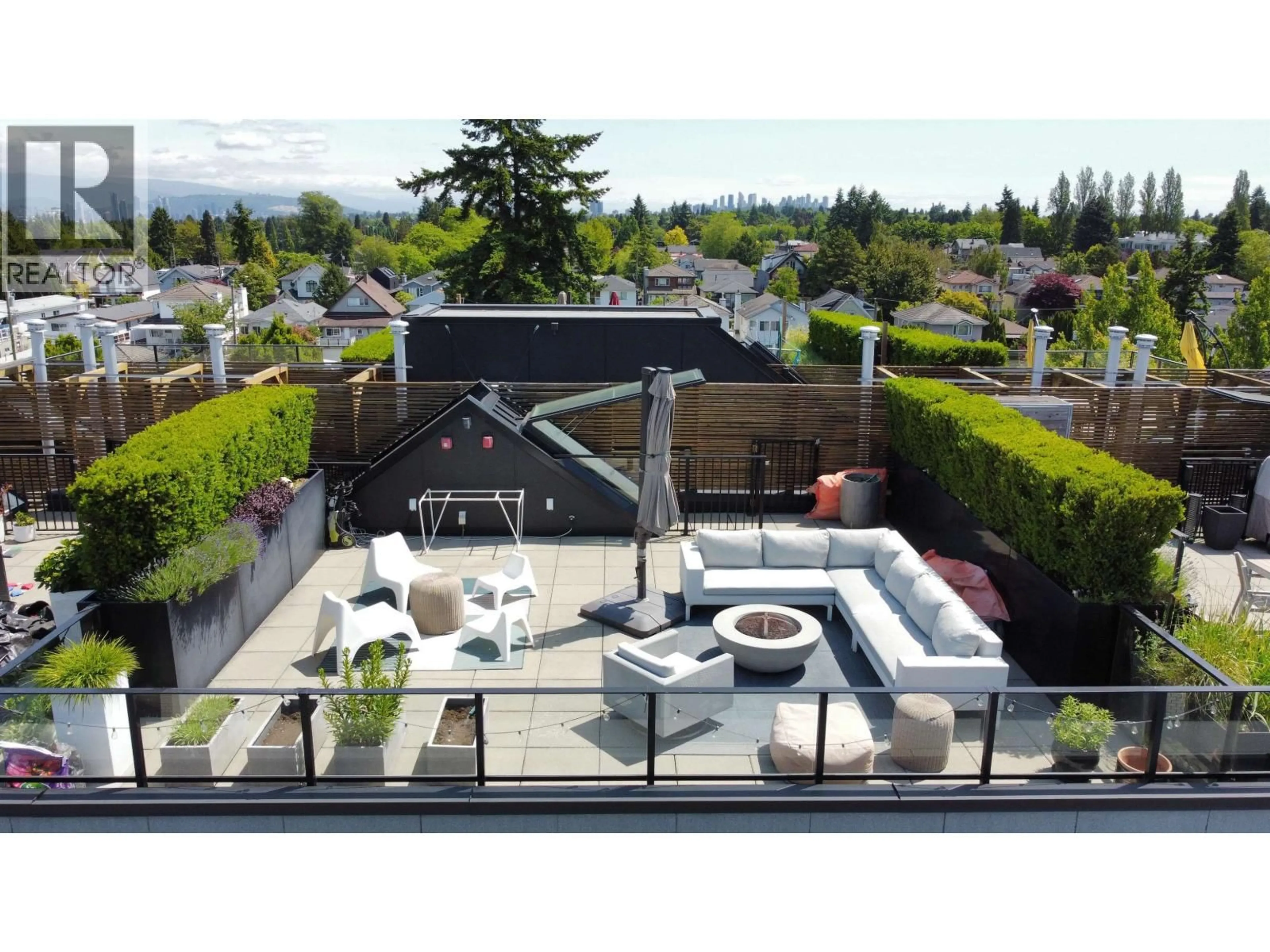 Patio, mountain view for 605 - 5085 MAIN STREET, Vancouver British Columbia V5W2R2