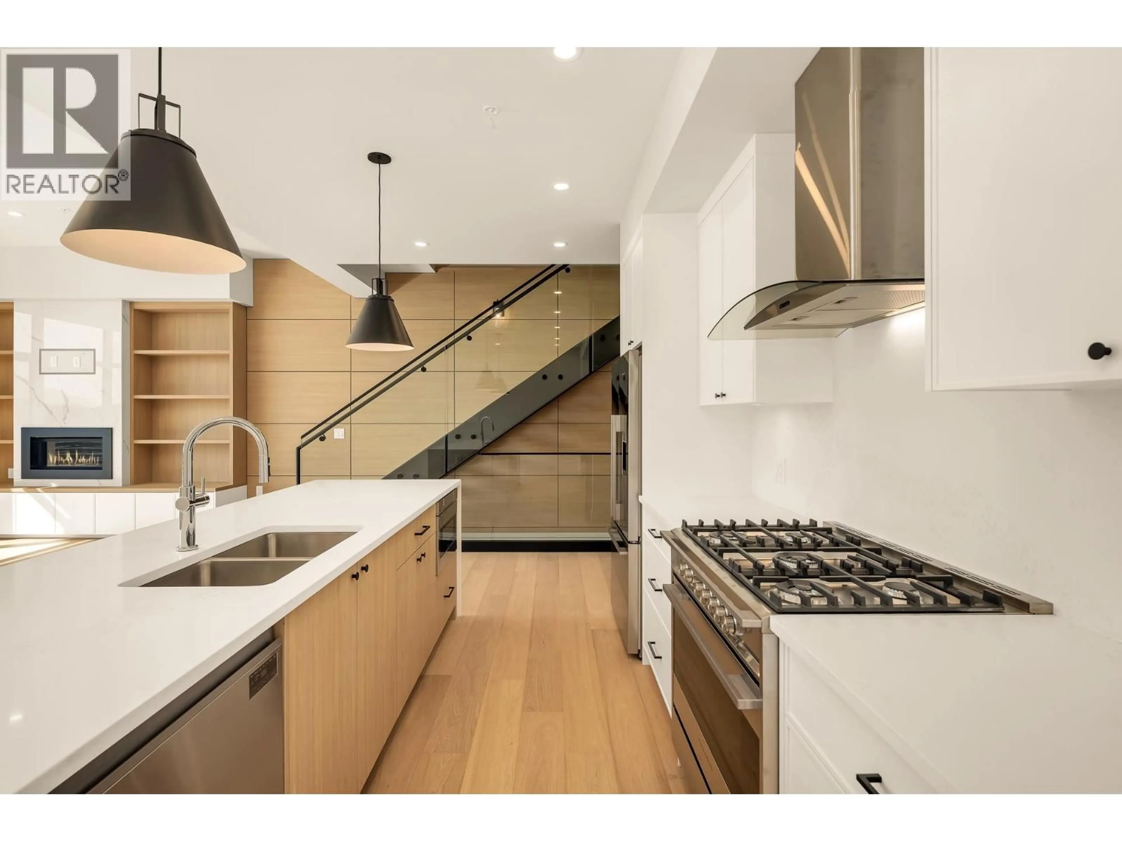 Contemporary kitchen, unknown for 7 - 3407 MAMQUAM ROAD, Squamish British Columbia V8B1E4