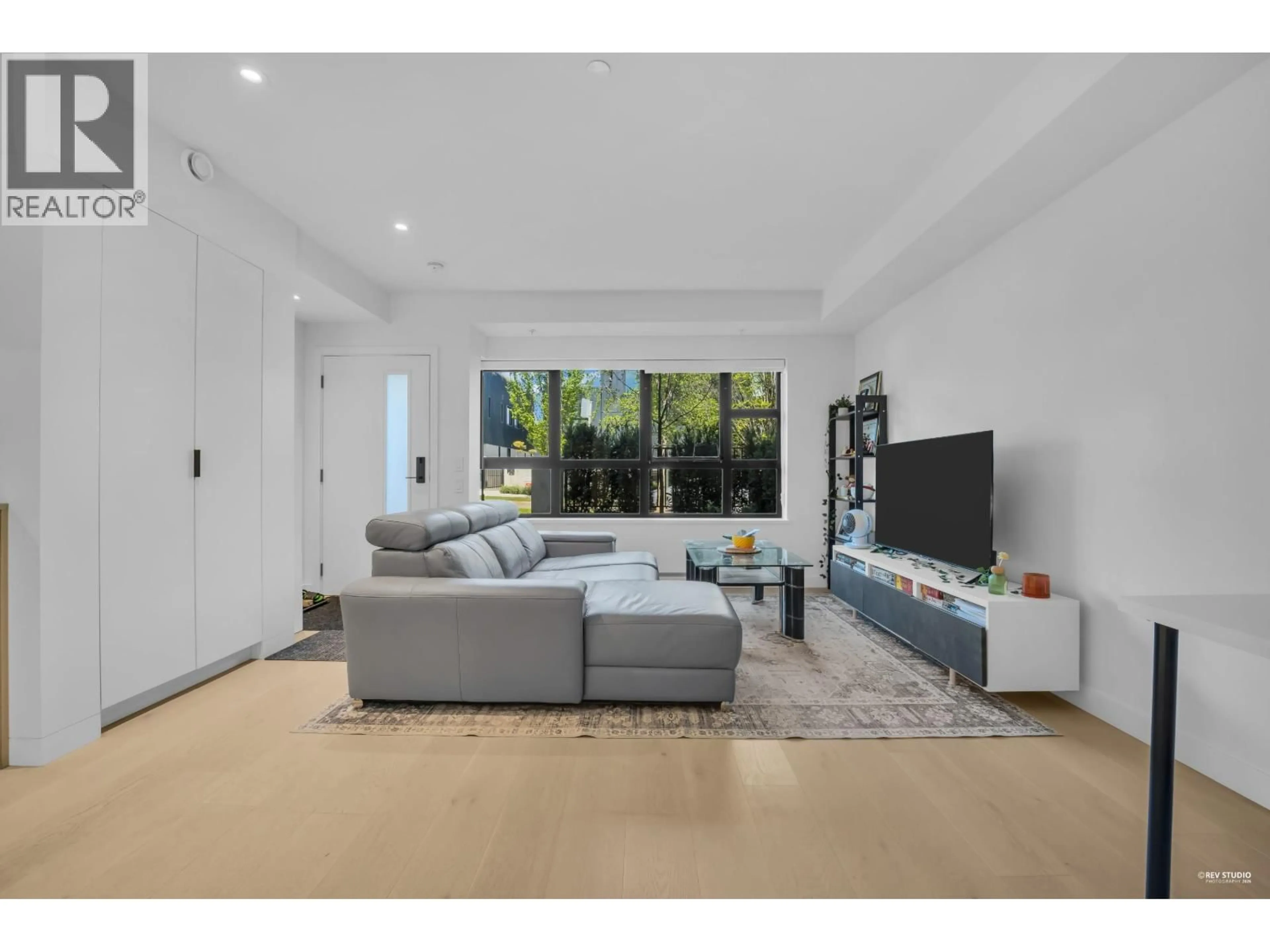 Living room with furniture, unknown for 37 - 530 28TH AVENUE, Vancouver British Columbia V5Z2H1