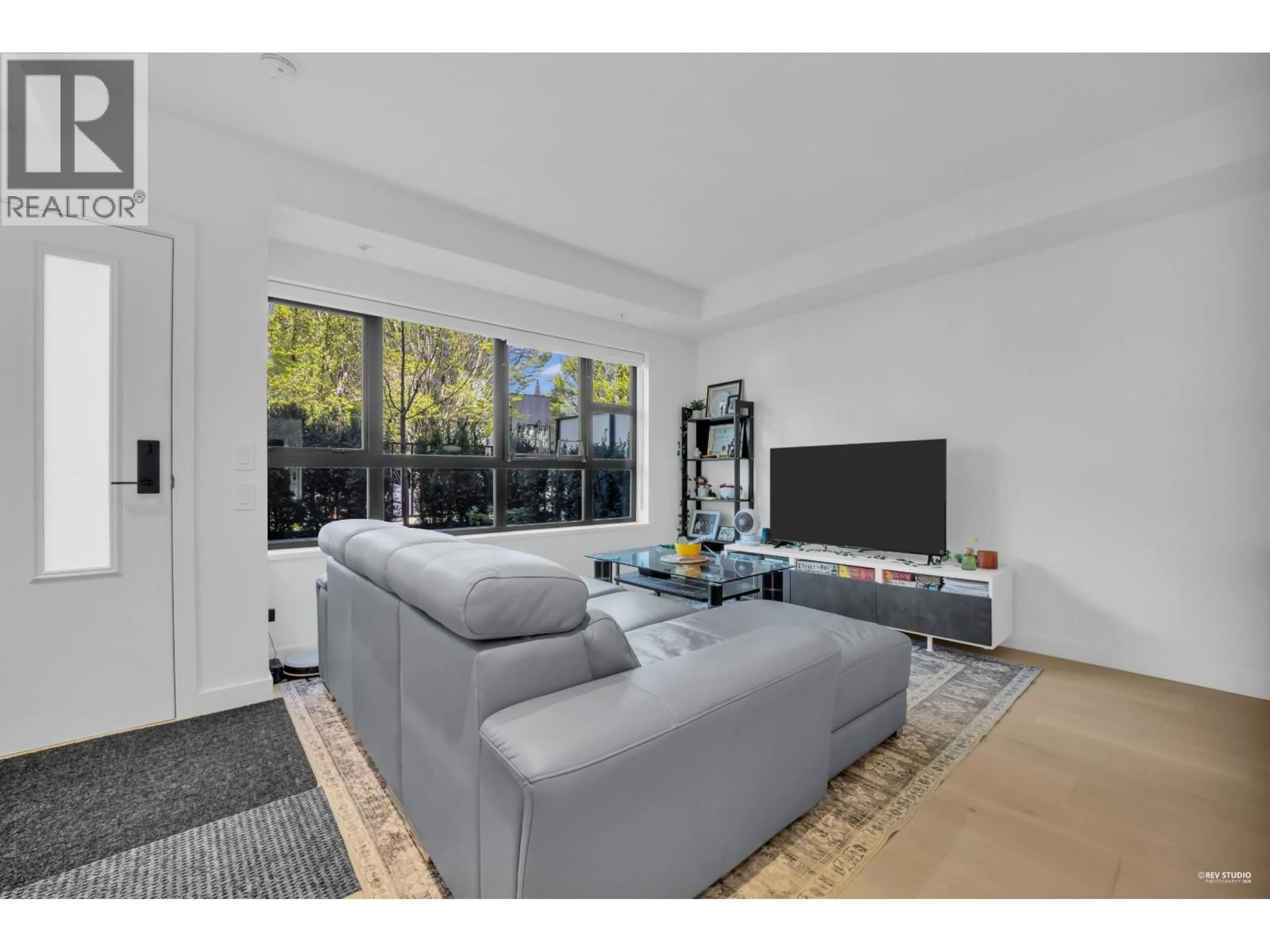 Living room with furniture, unknown for 37 - 530 28TH AVENUE, Vancouver British Columbia V5Z2H1