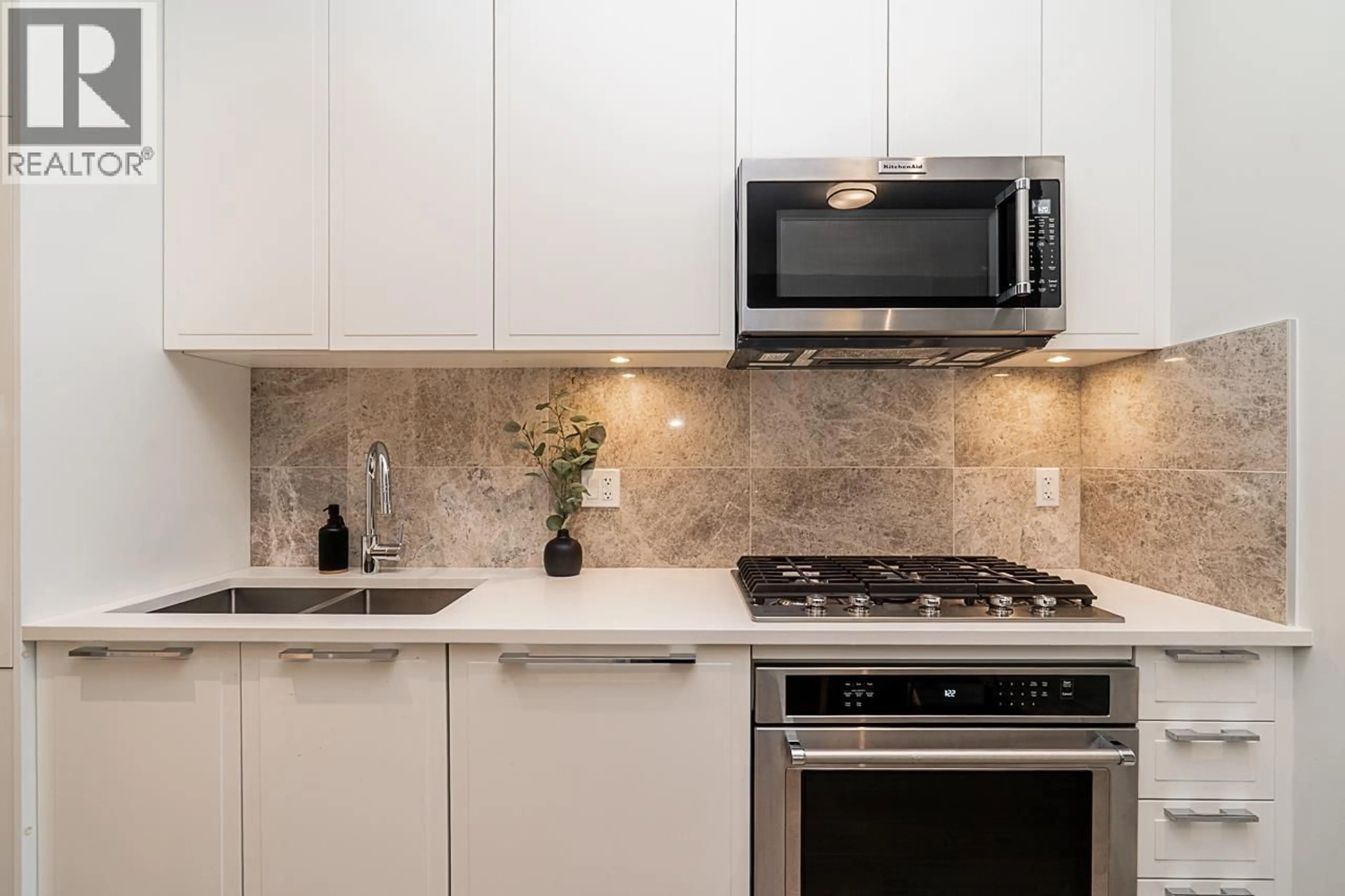 Standard kitchen, ceramic/tile floor for 129 - 5535 ADMIRAL WAY, Delta British Columbia V4K0E3