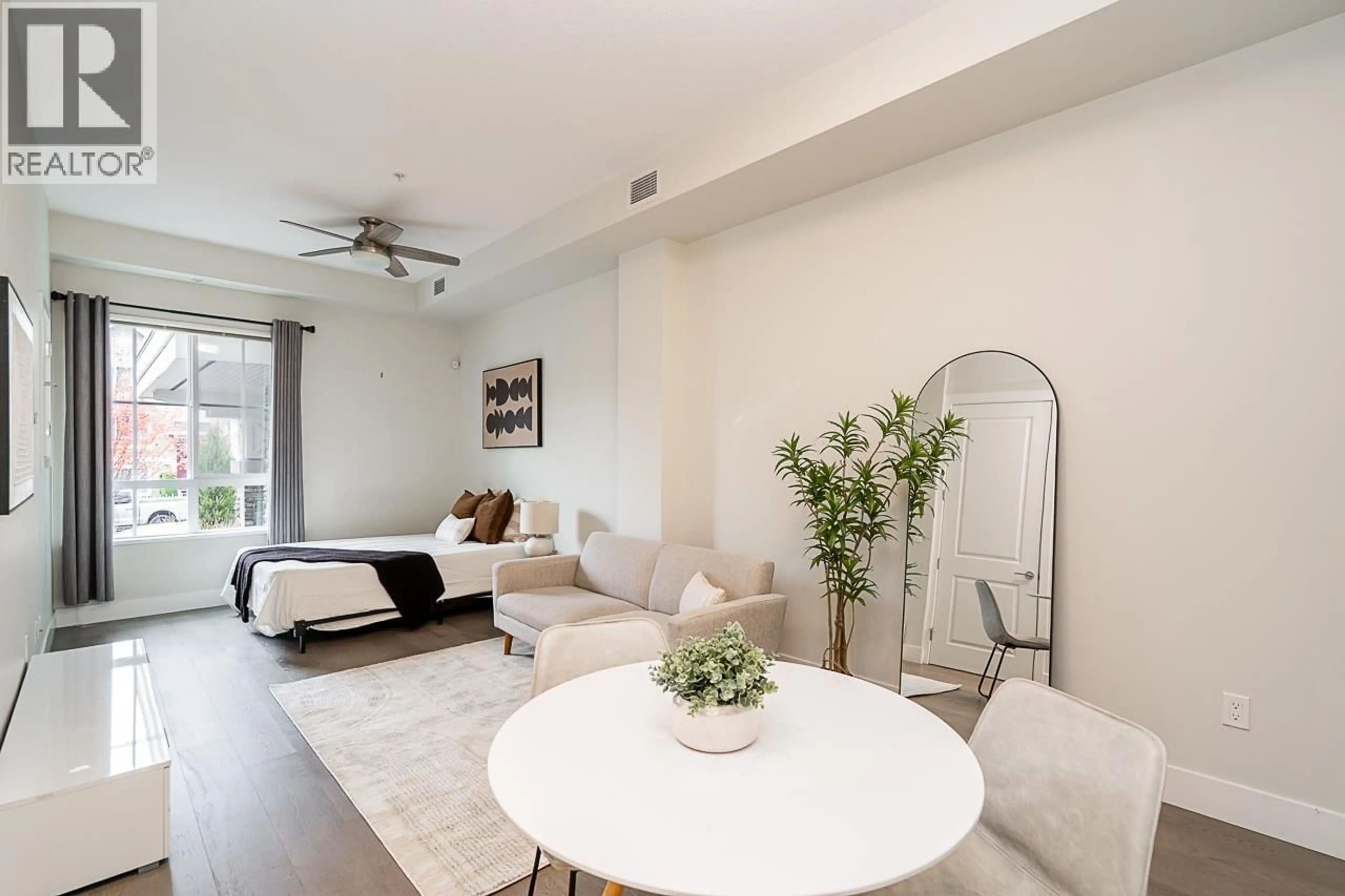 Living room with furniture, unknown for 129 - 5535 ADMIRAL WAY, Delta British Columbia V4K0E3