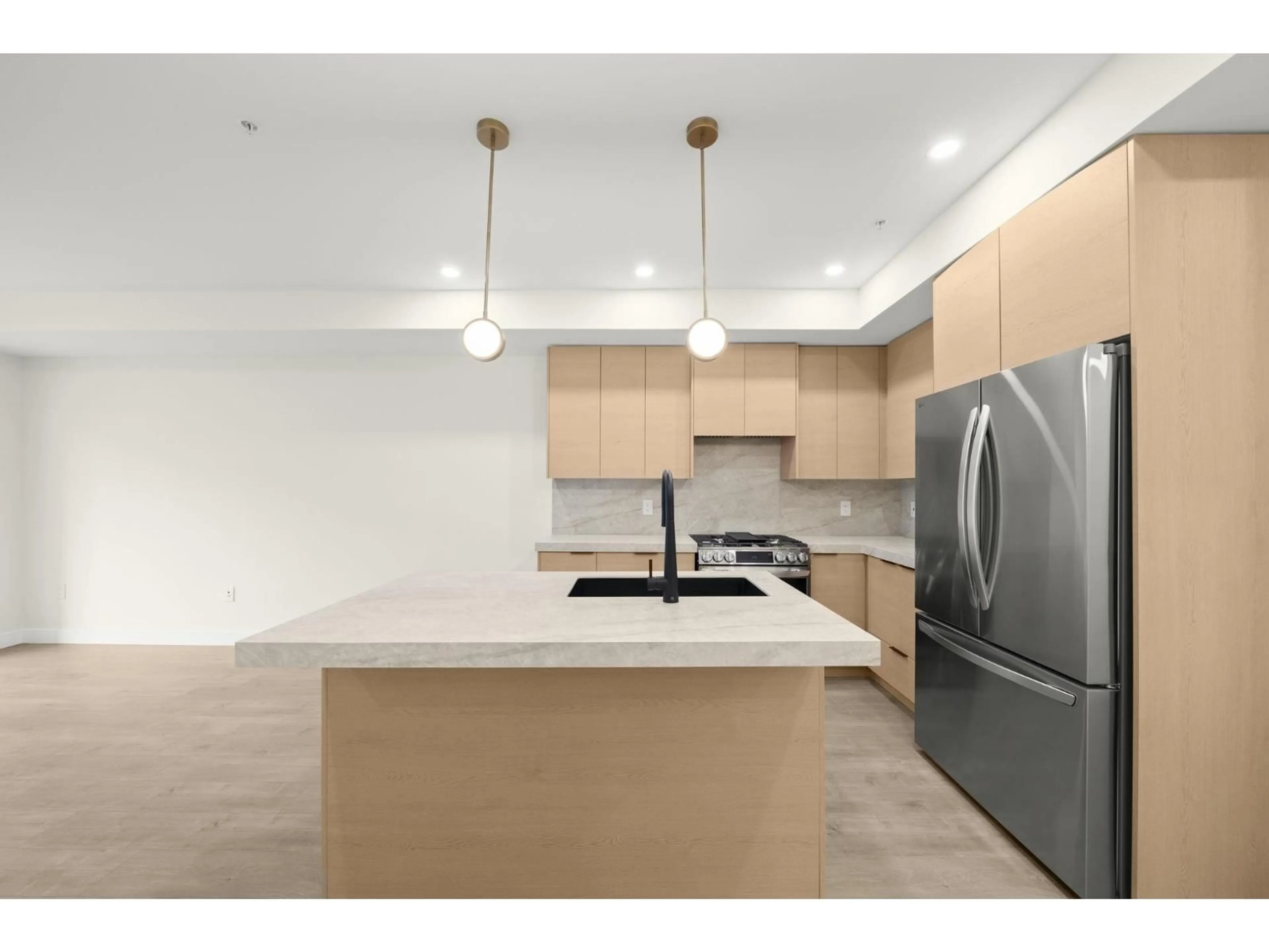 Standard kitchen, unknown for 211 - 15353 17 AVENUE, Surrey British Columbia V4A1T8