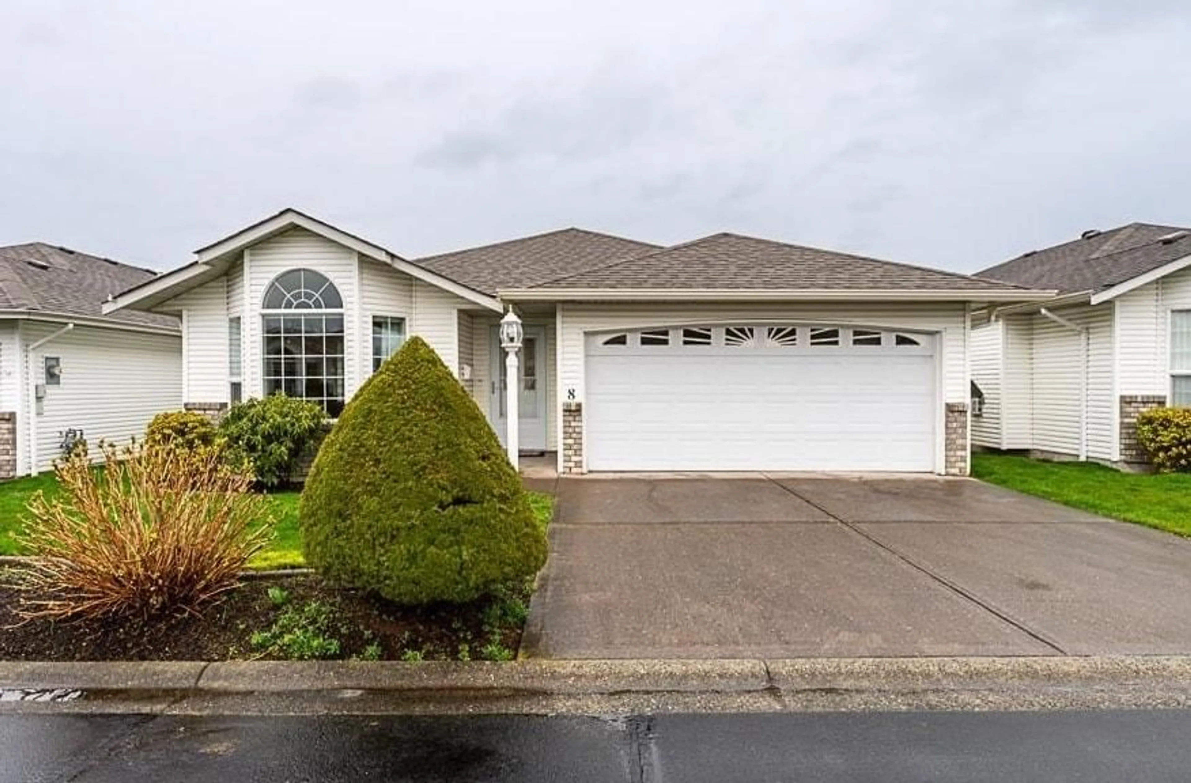 Home with vinyl exterior material, water/lake/river/ocean view for 8 - 9102 HAZEL STREET, Chilliwack British Columbia V2P5N4