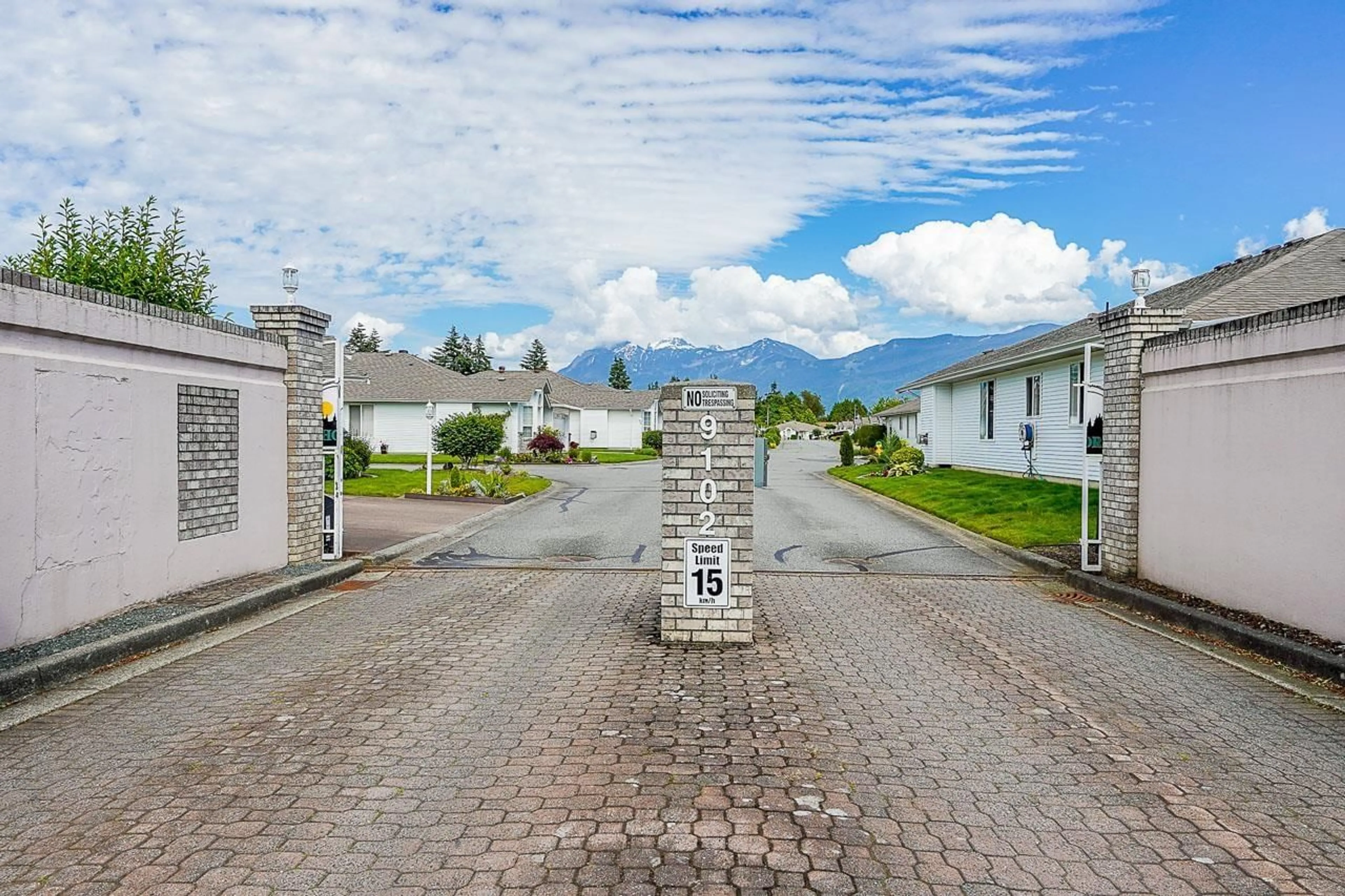Patio, mountain view for 8 - 9102 HAZEL STREET, Chilliwack British Columbia V2P5N4