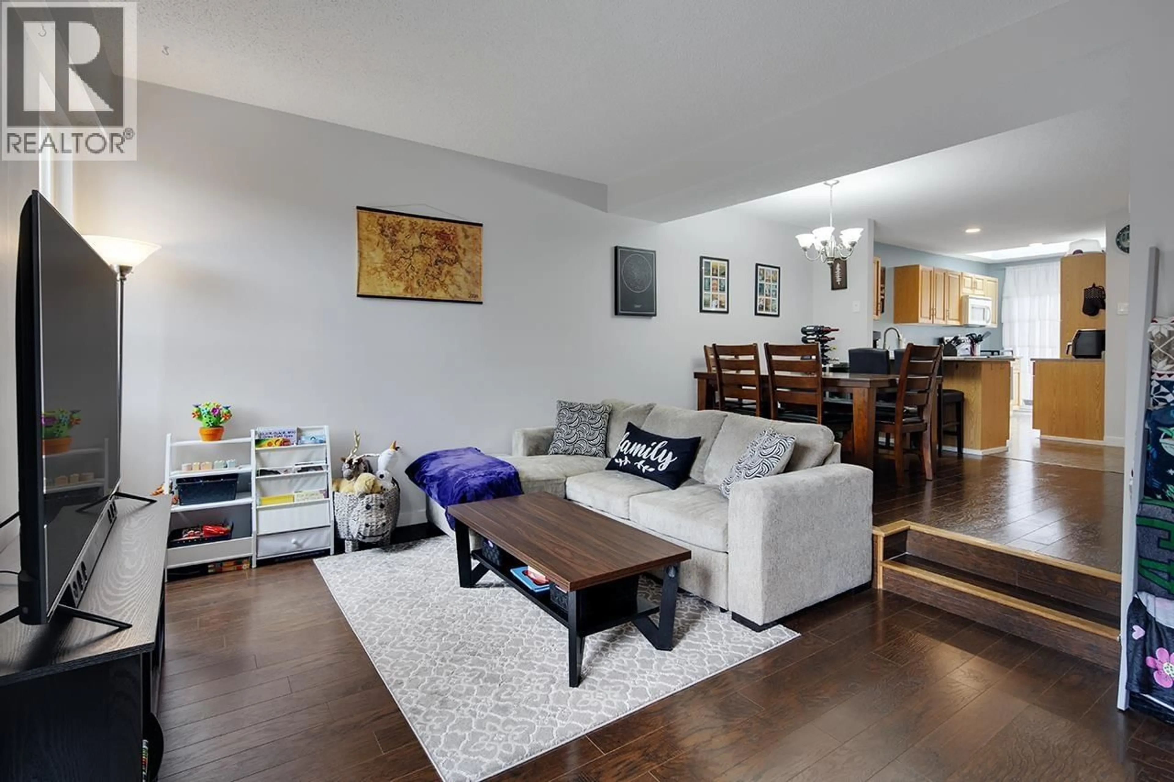 Living room with furniture, wood/laminate floor for 3 - 19022 119B AVENUE, Pitt Meadows British Columbia V3Y1X5