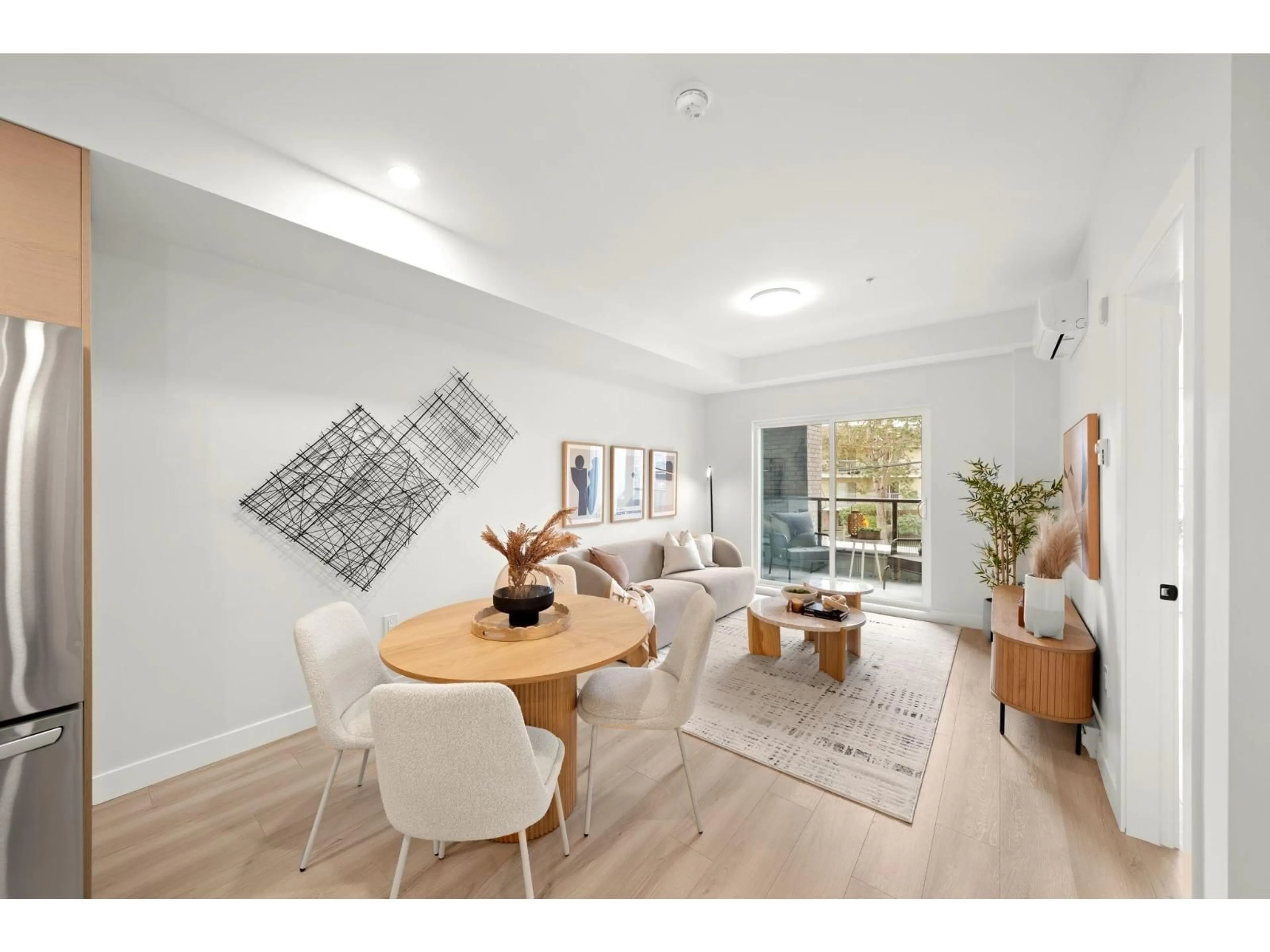 A pic of a room for 208 - 15353 17 AVENUE, Surrey British Columbia V4A1T8