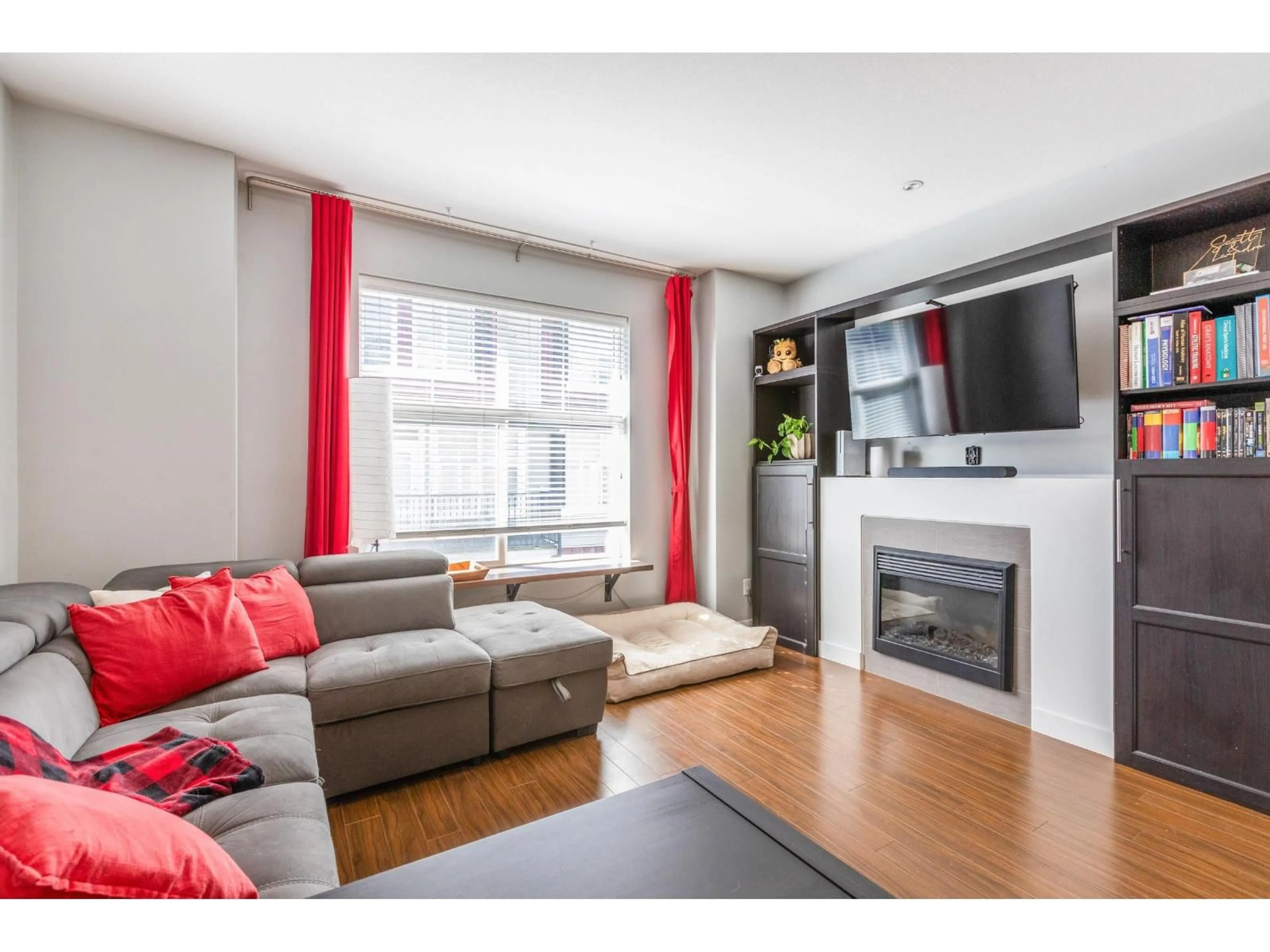 Living room with furniture, wood/laminate floor for 19 - 18211 70 AVENUE, Surrey British Columbia V3S8K9