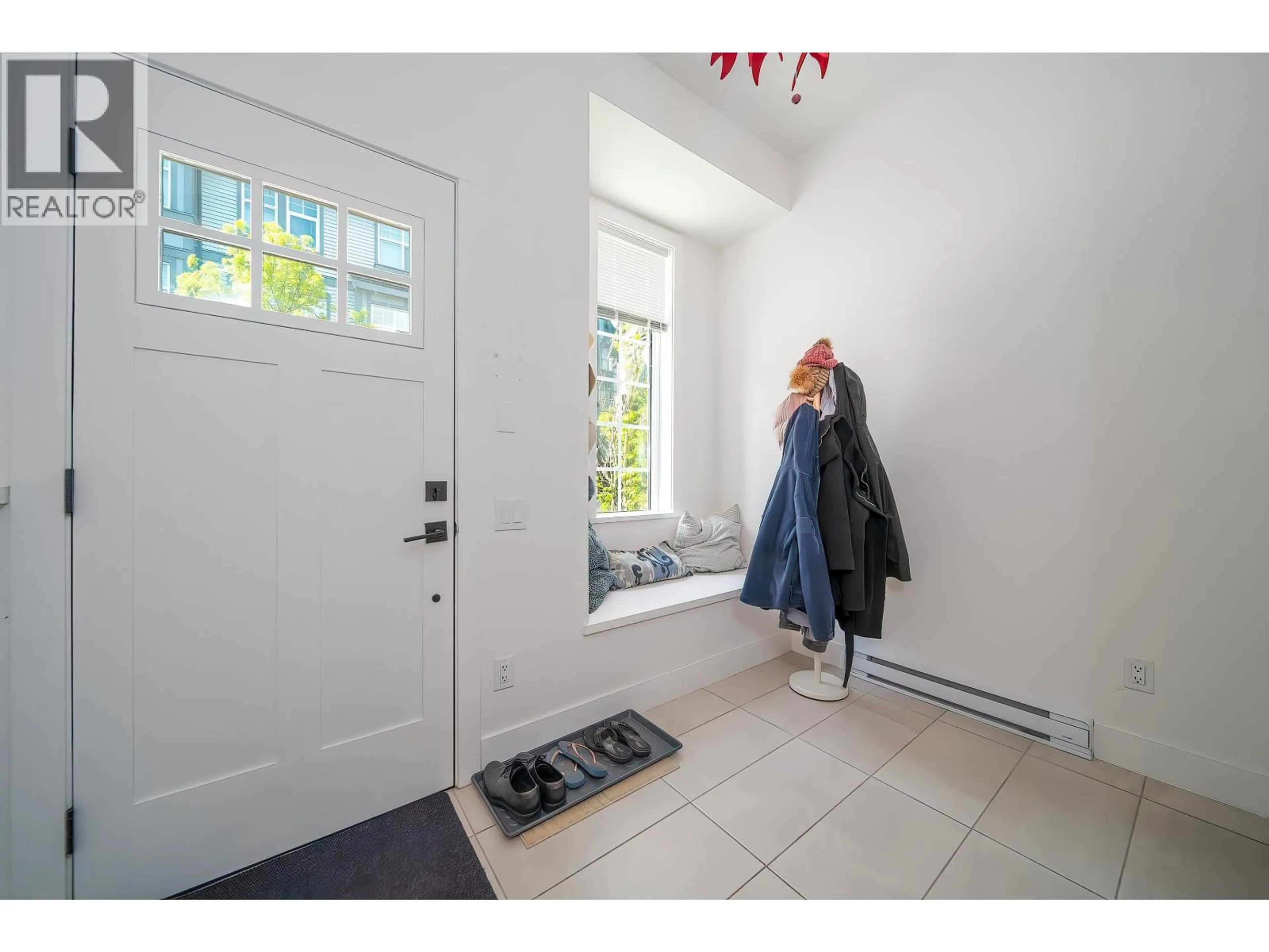 Indoor entryway for 59 - 3552 VICTORIA DRIVE, Coquitlam British Columbia V3C3V4