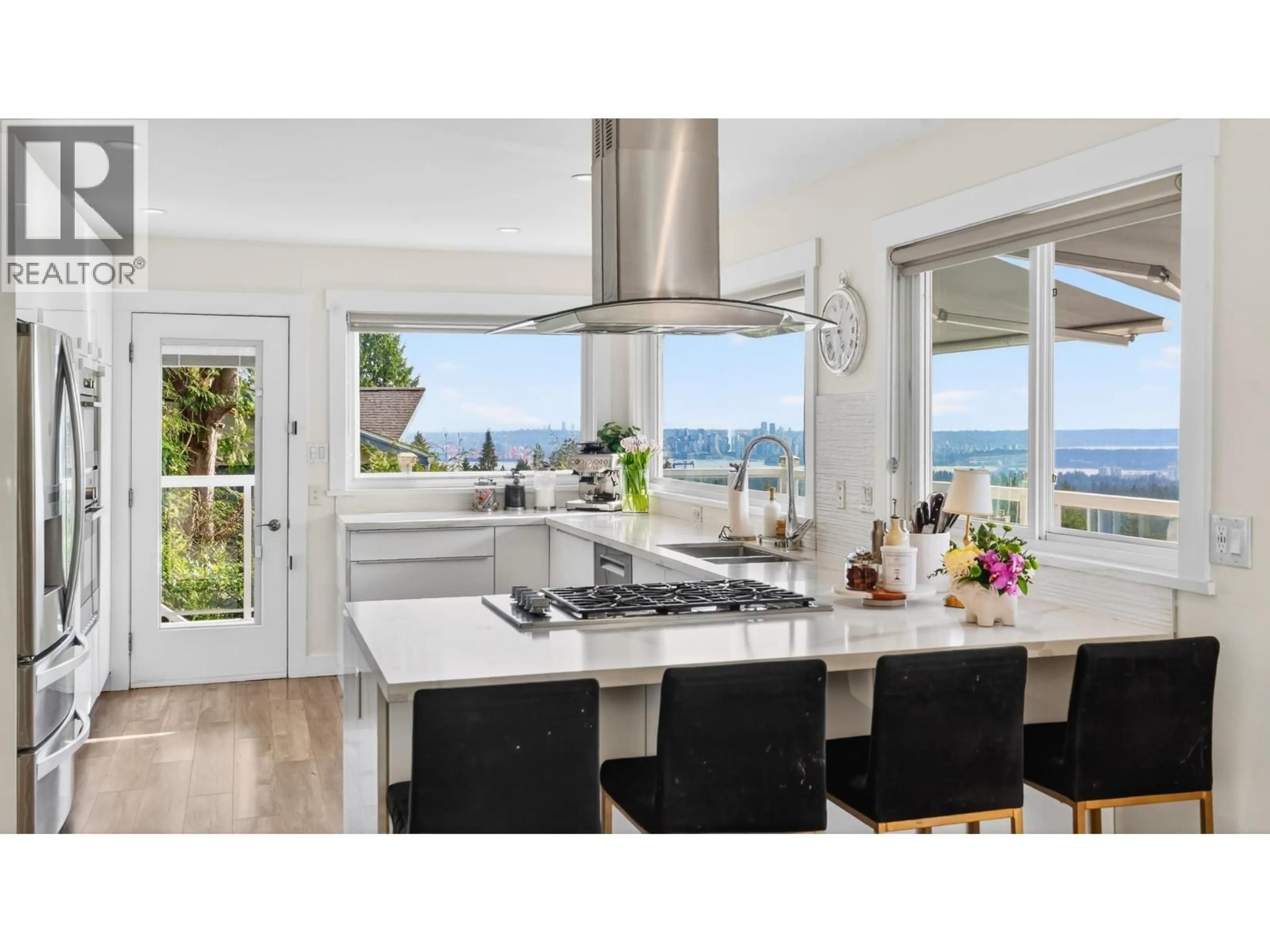 Open concept kitchen, unknown for 668 ALPINE COURT, North Vancouver British Columbia V7R2L8
