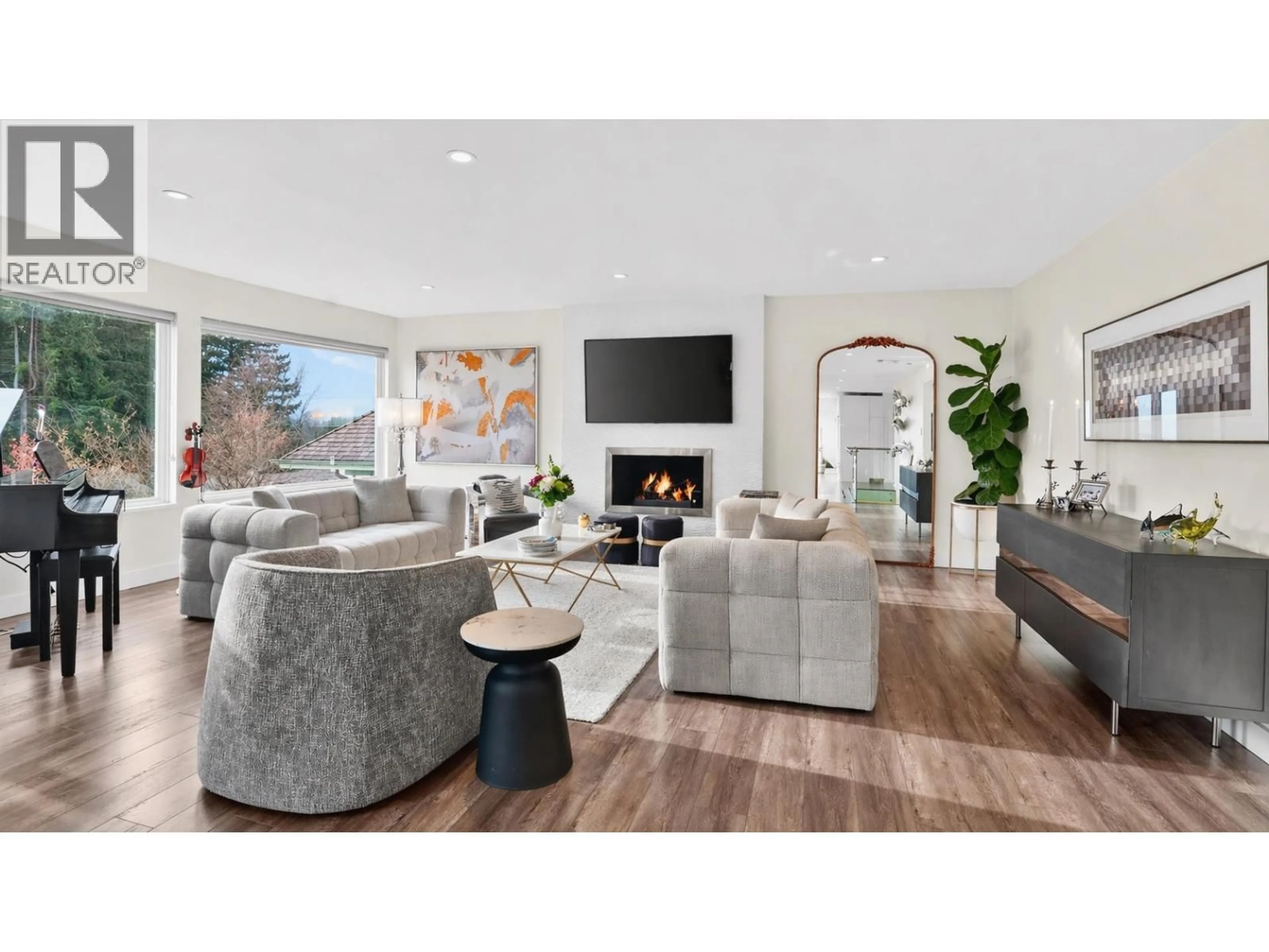 Living room with furniture, unknown for 668 ALPINE COURT, North Vancouver British Columbia V7R2L8