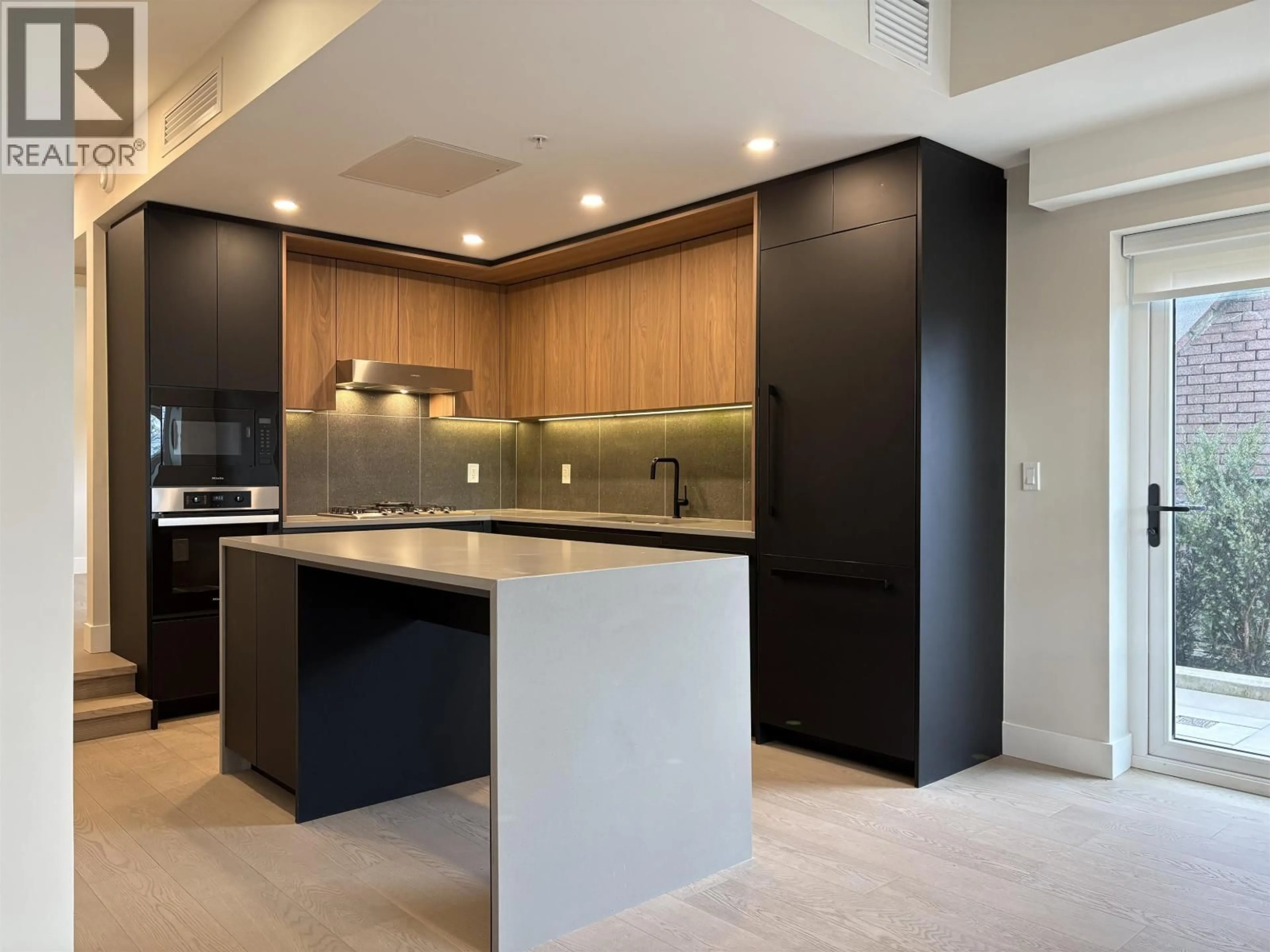 Contemporary kitchen, unknown for 125 W 41ST AVENUE, Vancouver British Columbia V5Y2S2