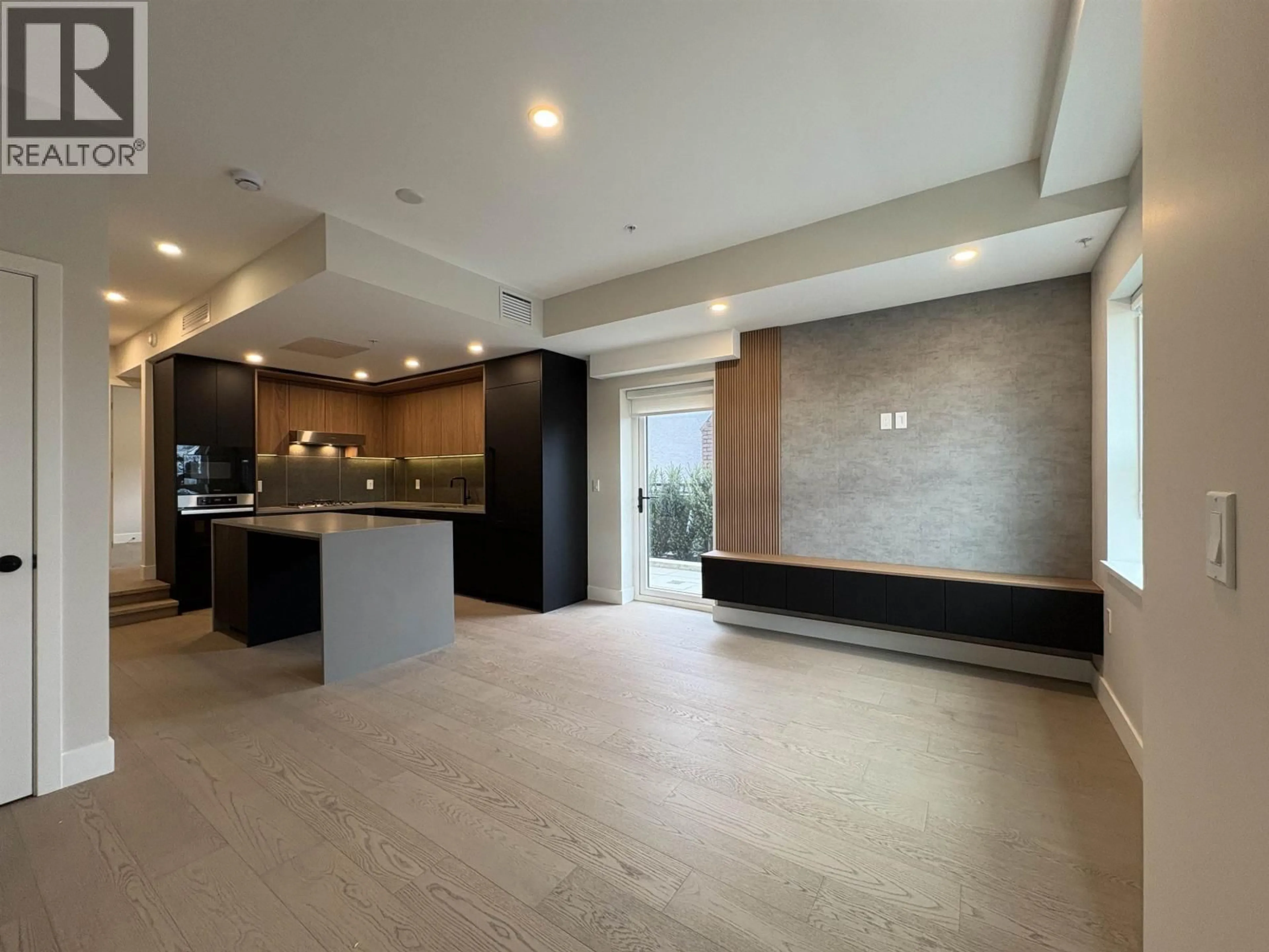 Indoor foyer for 125 W 41ST AVENUE, Vancouver British Columbia V5Y2S2