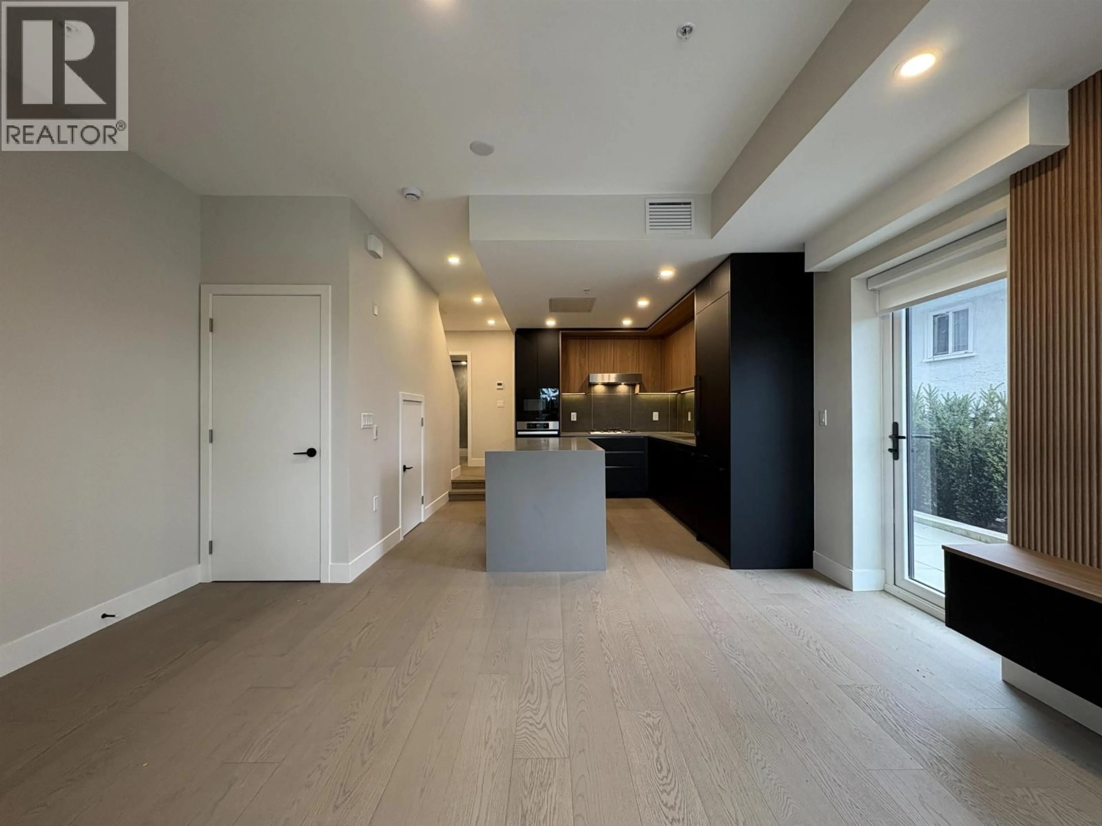 Unknown for 125 W 41ST AVENUE, Vancouver British Columbia V5Y2S2