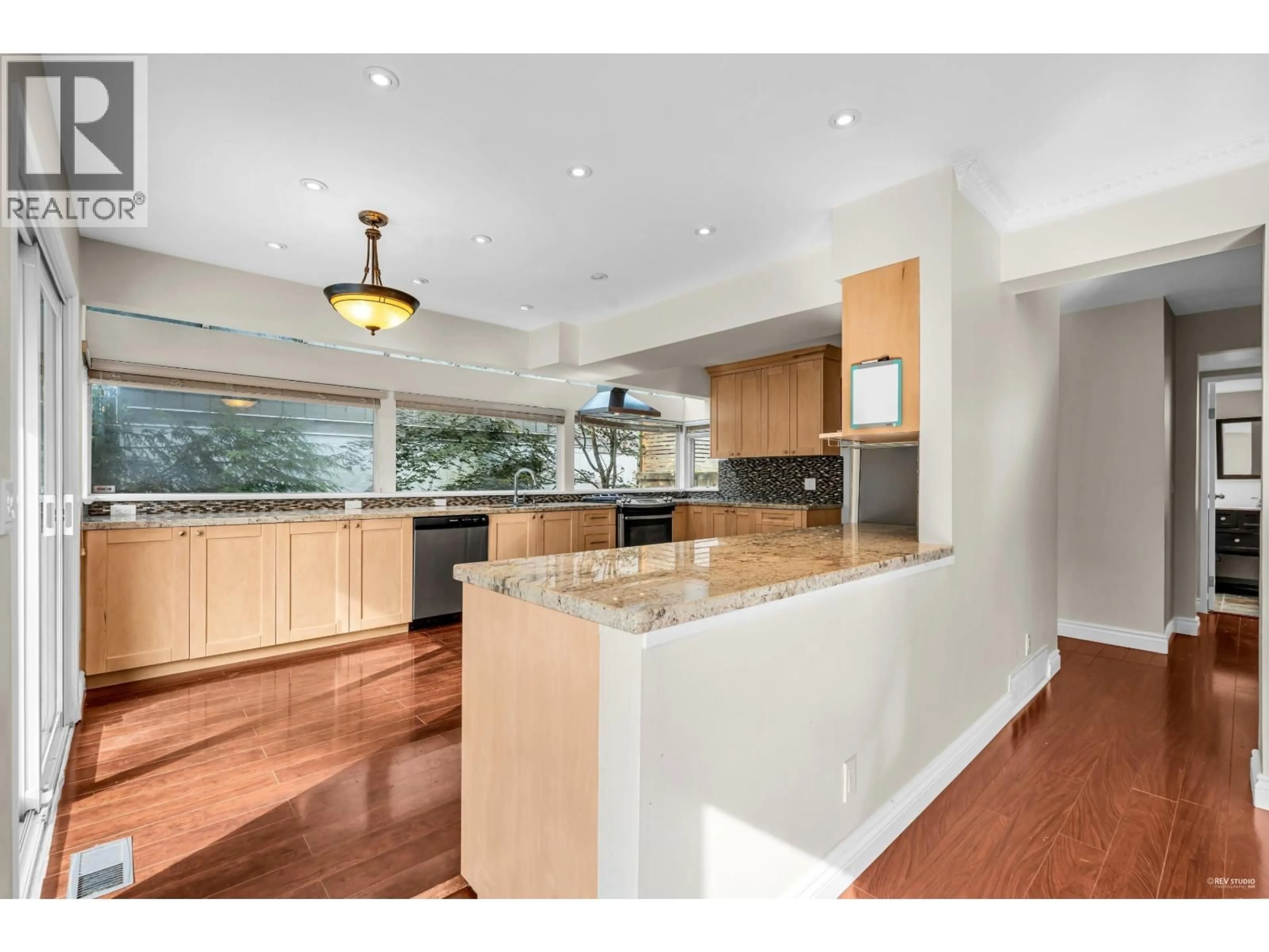 Open concept kitchen, wood/laminate floor for 84 LAURIE CRESCENT, West Vancouver British Columbia V7S1B7