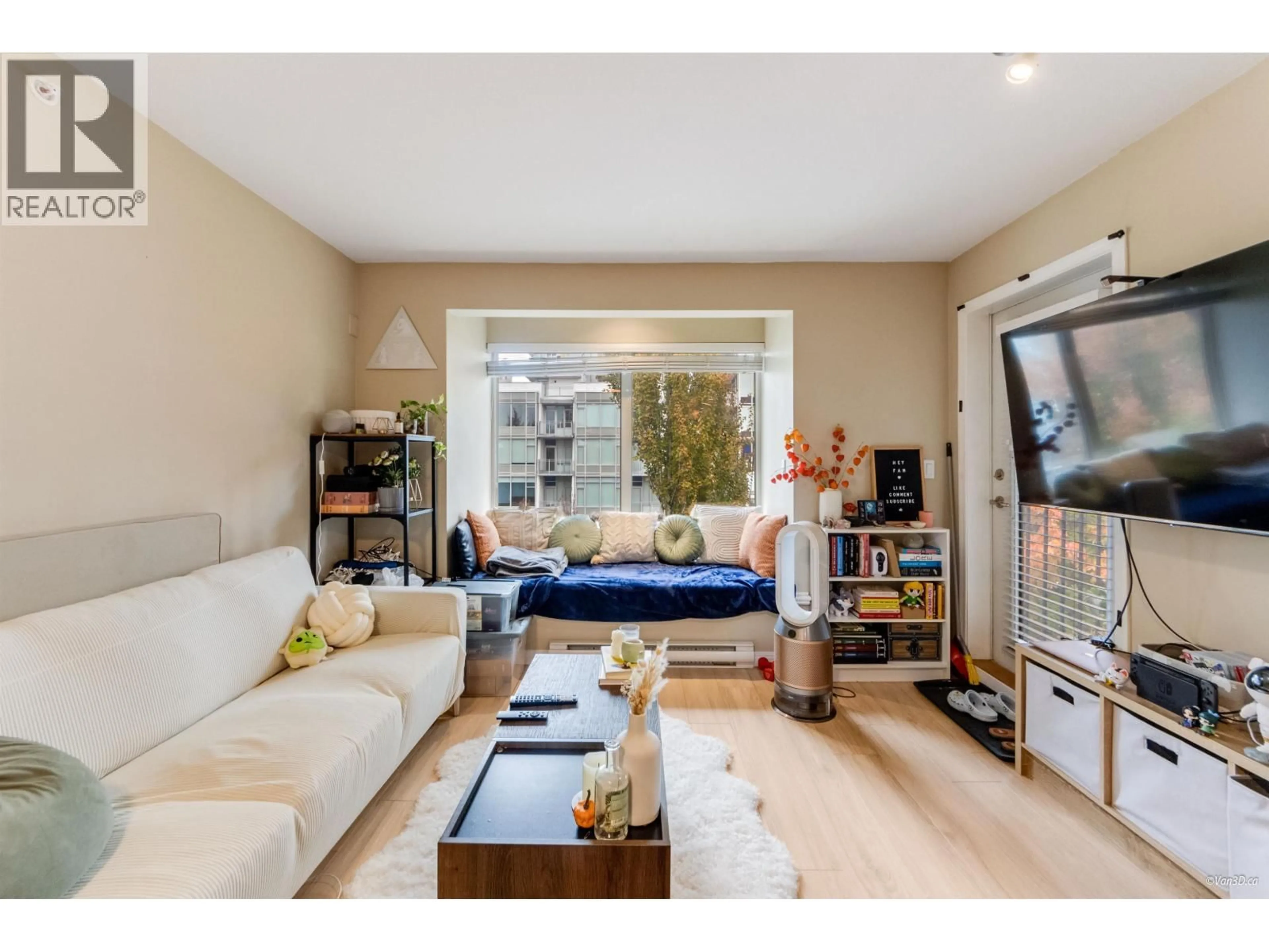 Living room with furniture, unknown for 307 - 5000 IMPERIAL STREET, Burnaby British Columbia V5J1C8