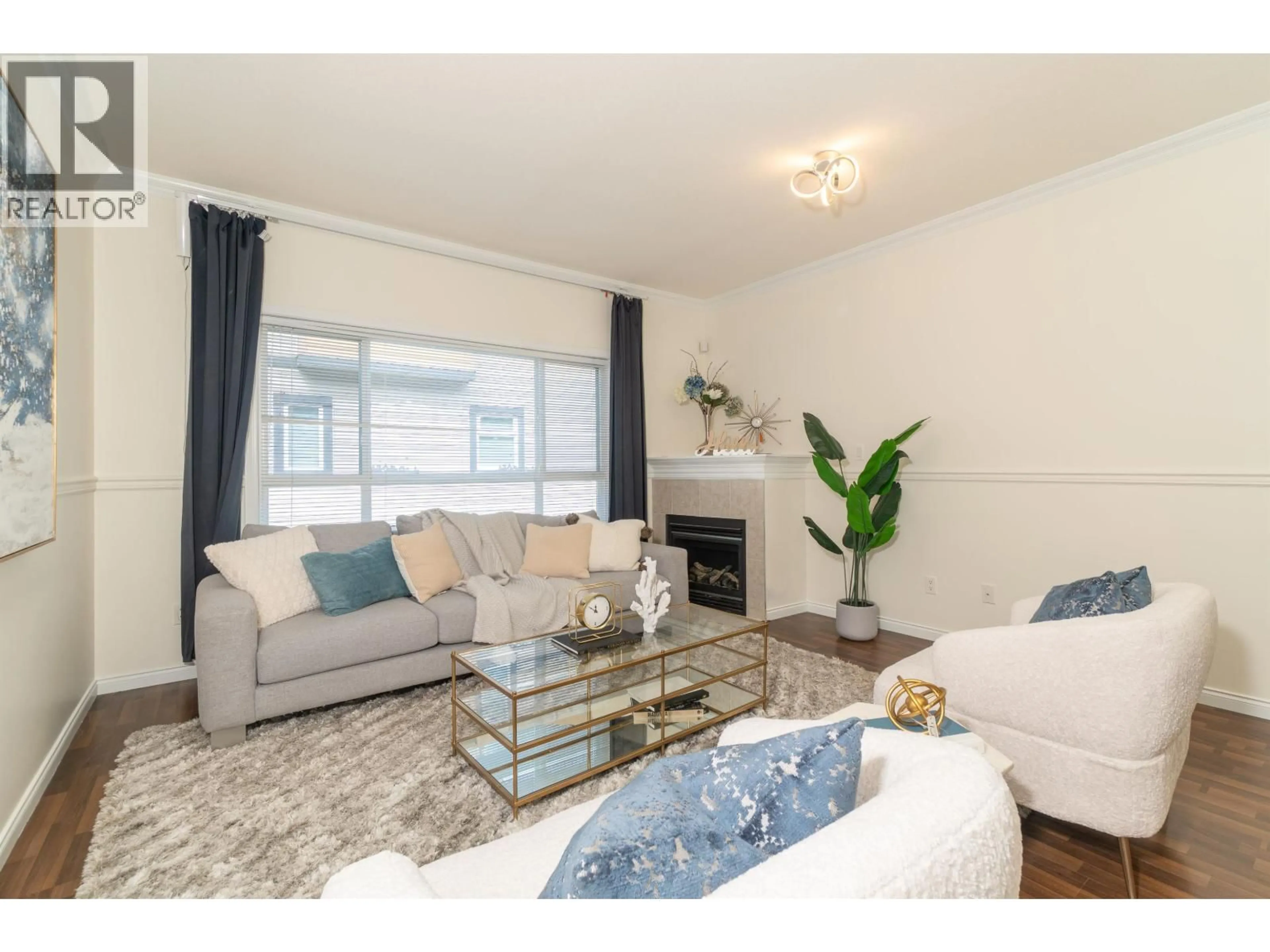 Living room with furniture, wood/laminate floor for 18 - 9420 FERNDALE ROAD, Richmond British Columbia V6Y0A7