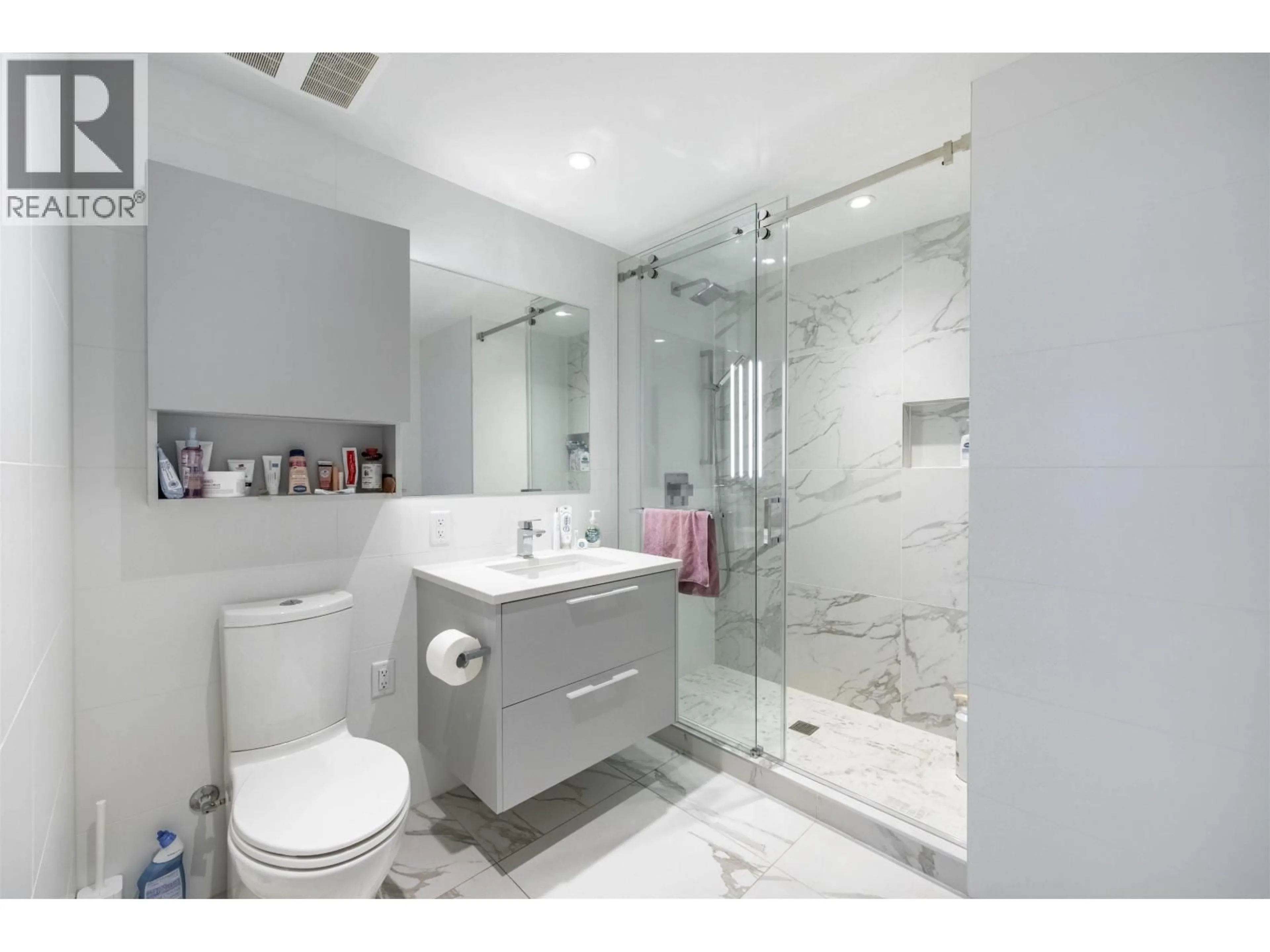 Contemporary bathroom, ceramic/tile floor for 2108 - 6699 DUNBLANE AVENUE, Burnaby British Columbia V5H0J8