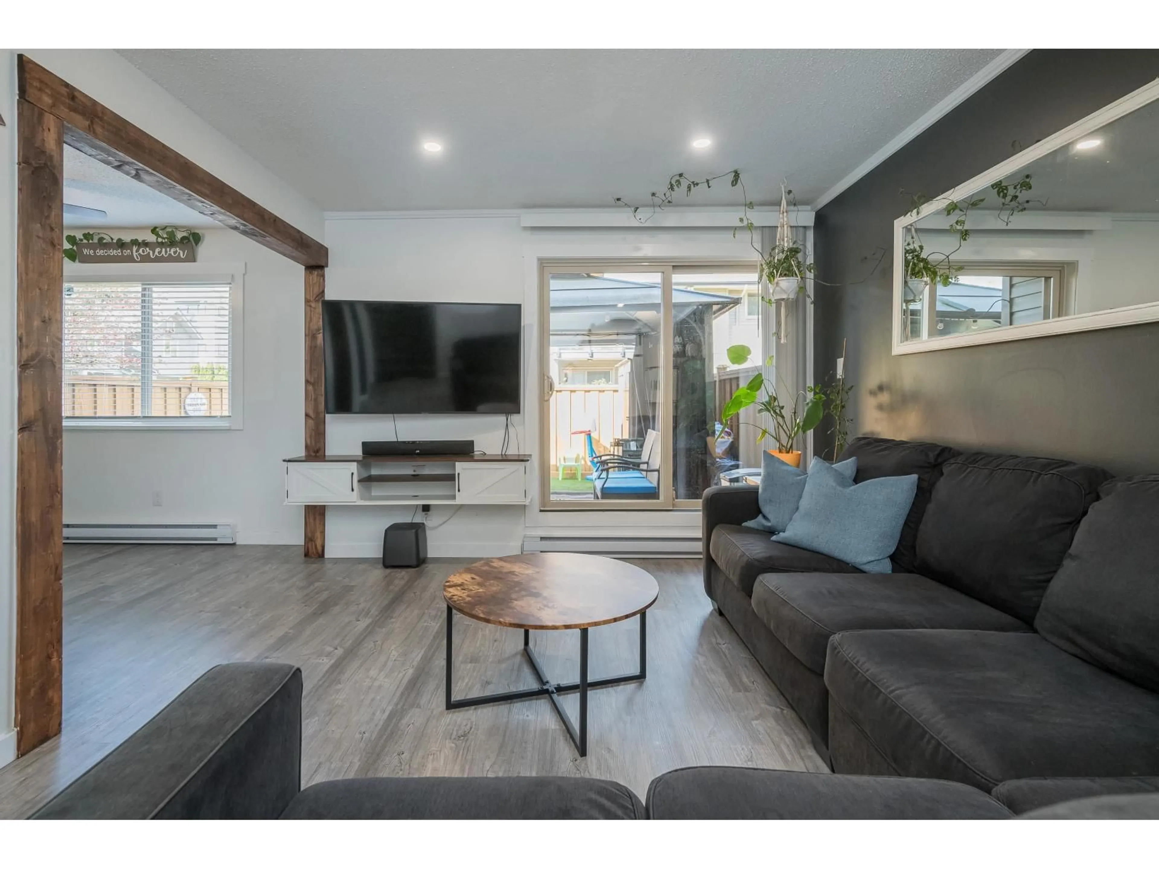 Living room with furniture, wood/laminate floor for 170 - 27456 32 AVENUE, Langley British Columbia V4W3P3