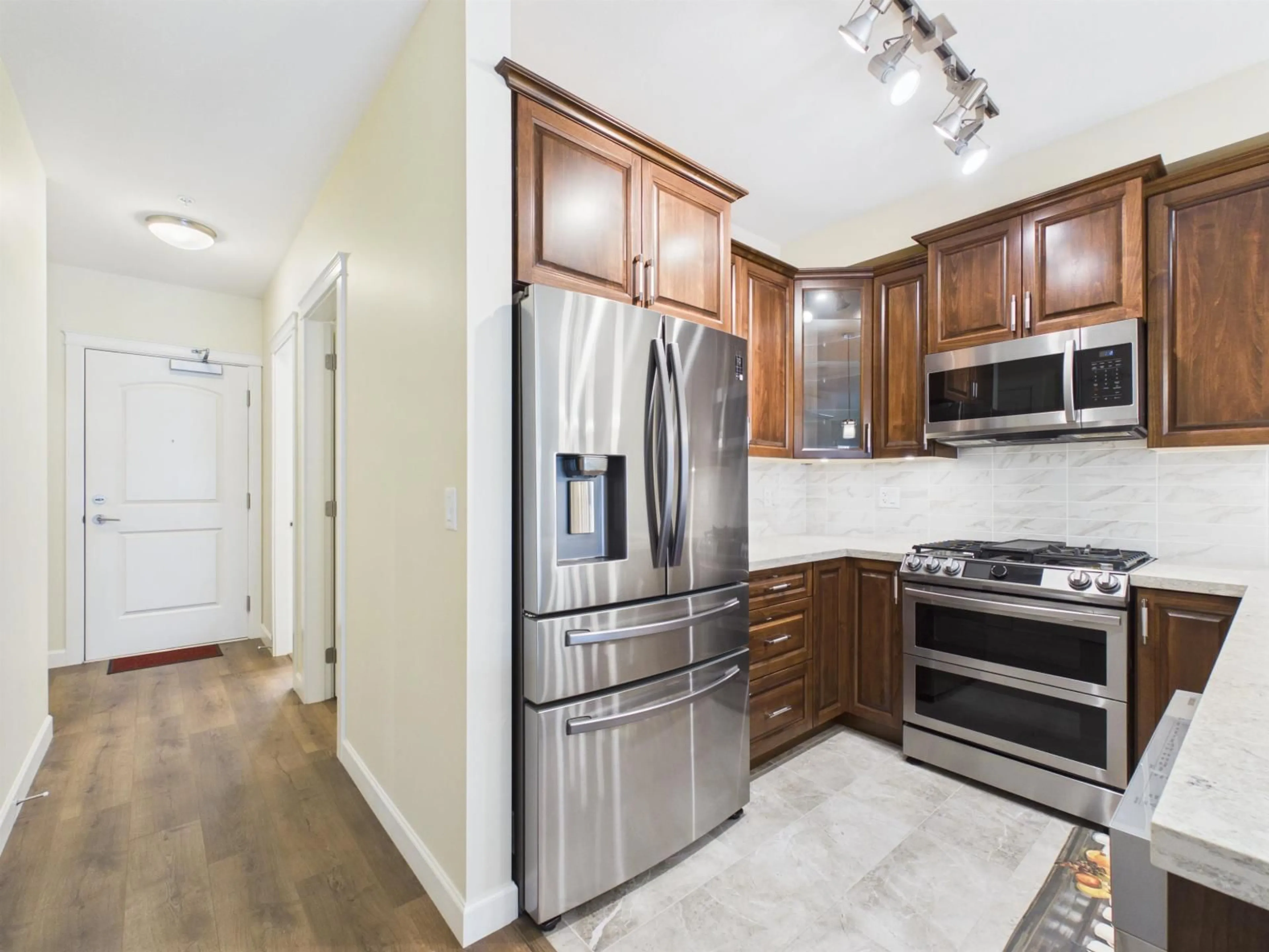 Standard kitchen, ceramic/tile floor for 302 - 20367 85 AVENUE, Langley British Columbia V2Y3R1