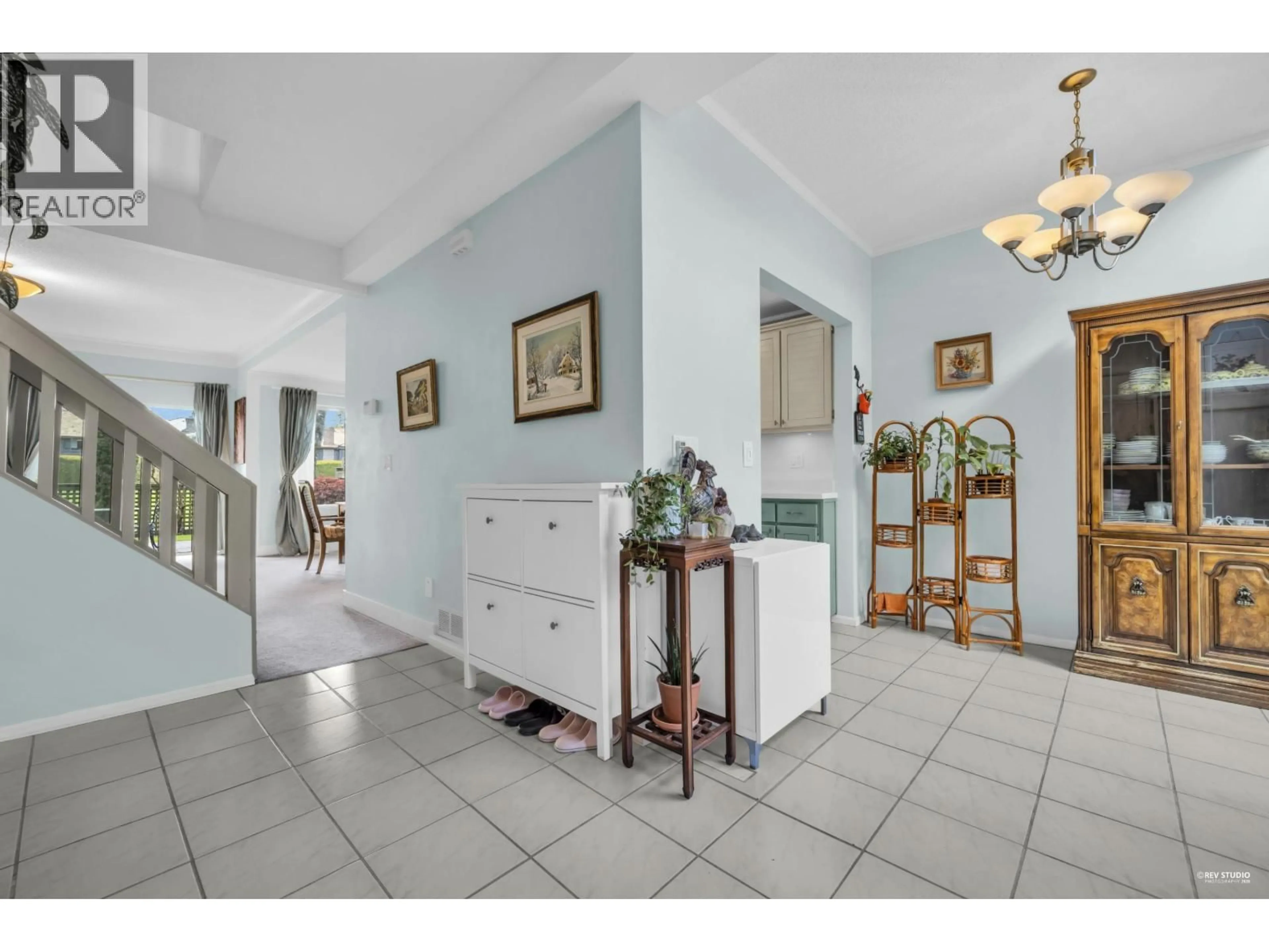 Indoor foyer for 2 - 8311 SAUNDERS ROAD, Richmond British Columbia V7A2A6