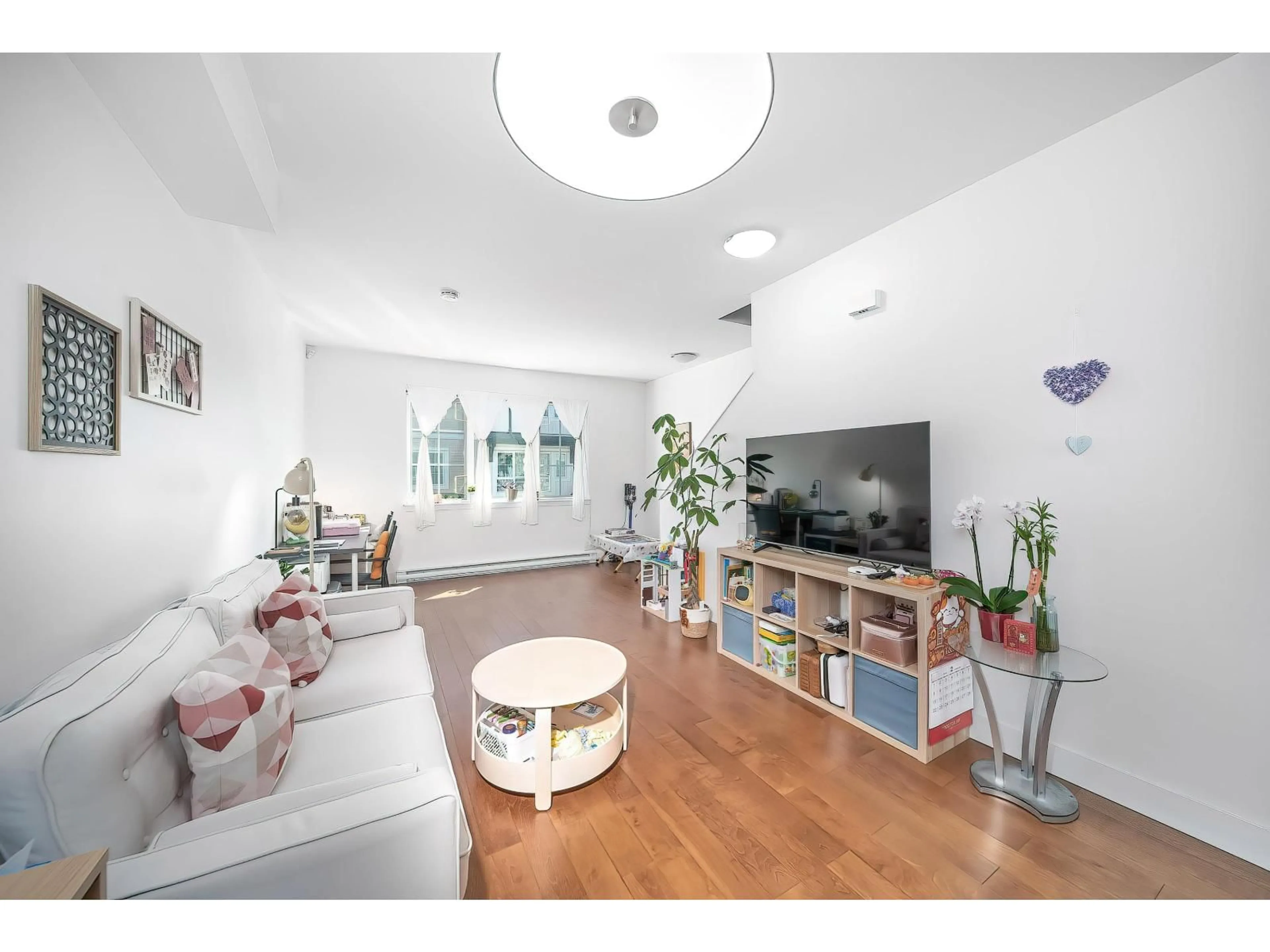 Living room with furniture, wood/laminate floor for 92 - 2450 161A, Surrey British Columbia V3S8K4