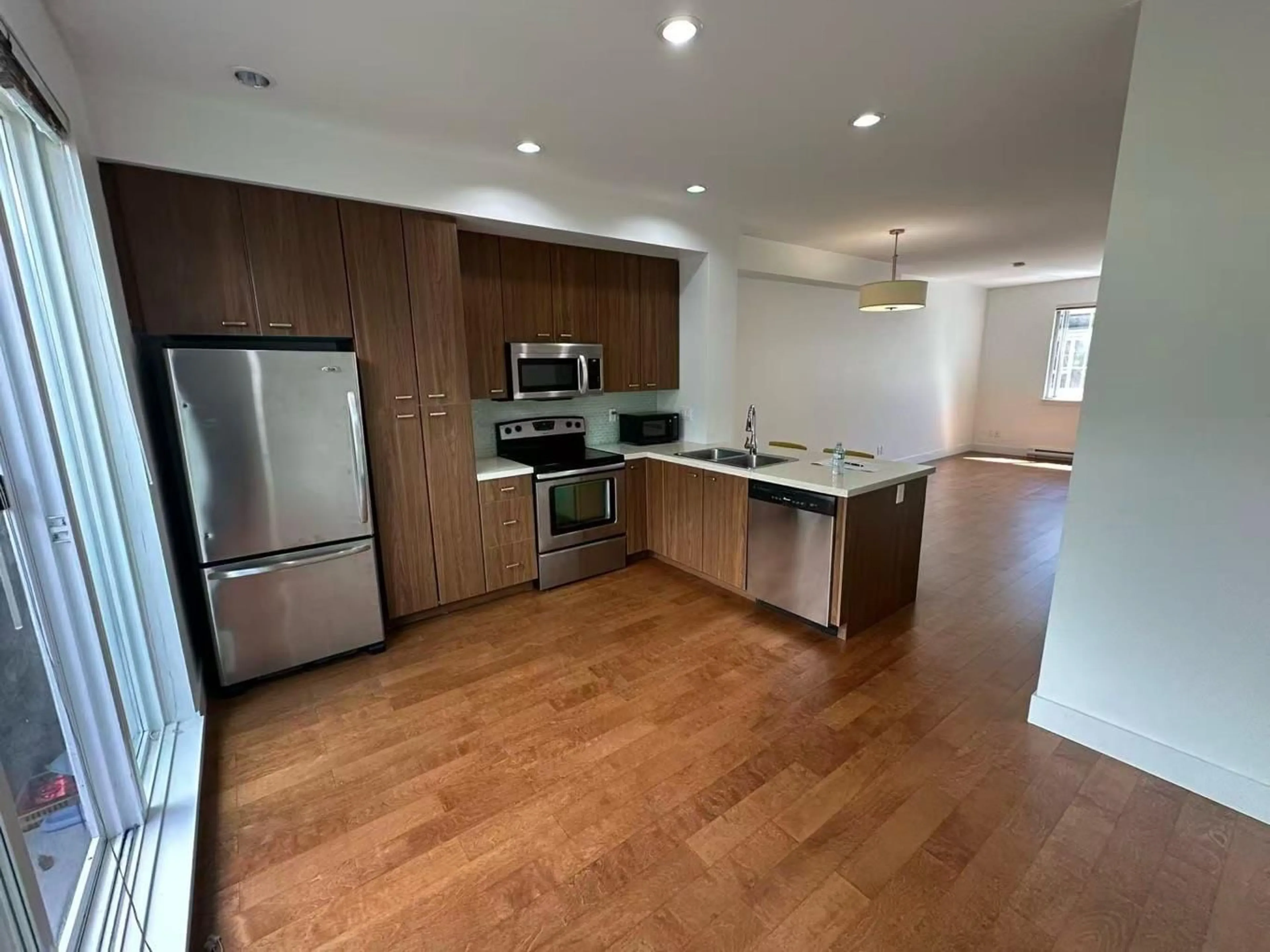 Open concept kitchen, wood/laminate floor for 92 - 2450 161A STREET, Surrey British Columbia V3S8K4